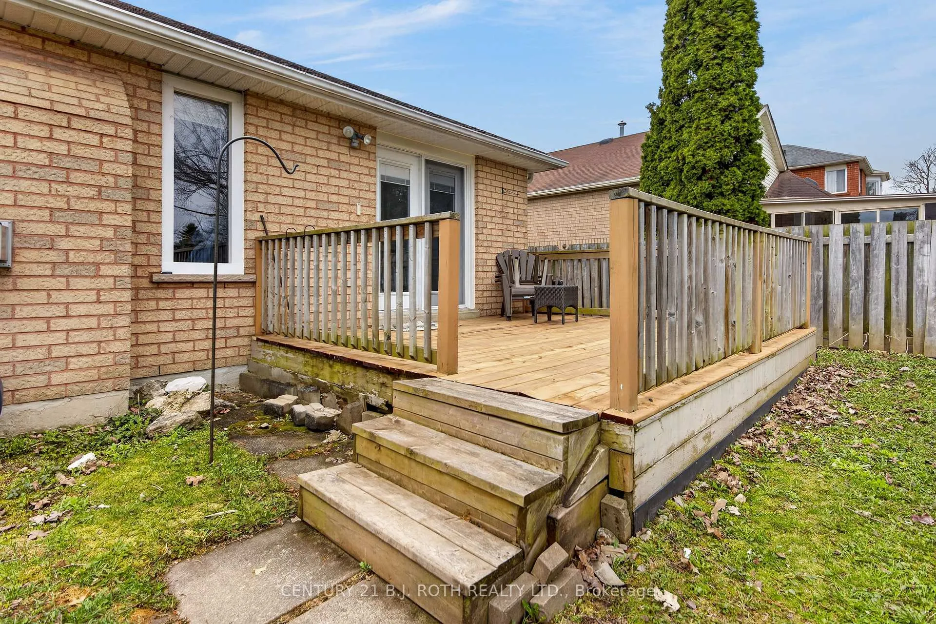 Photo 4 of 164 Livingstone Street W, Barrie, West Bayfield — HOMEH