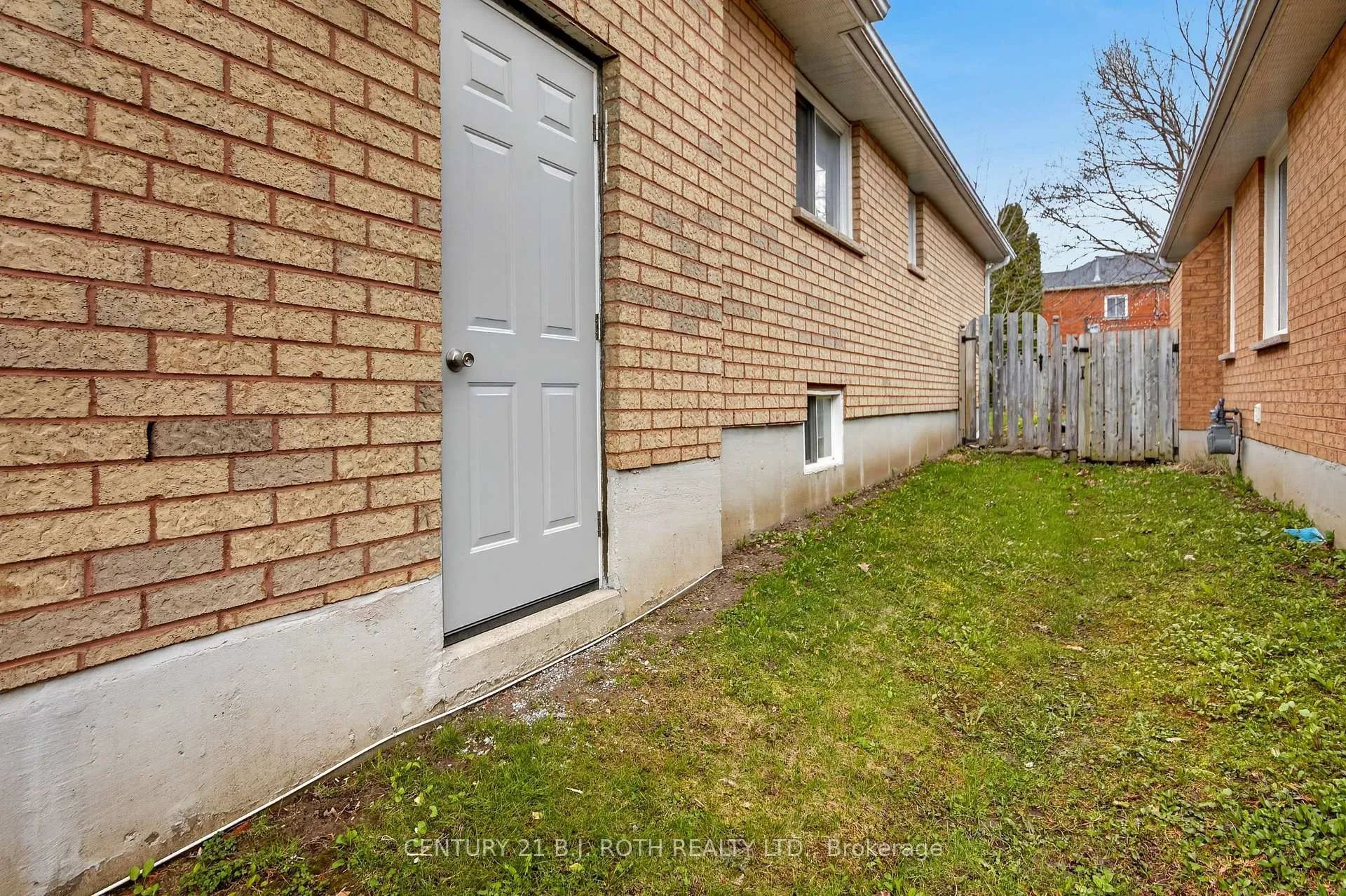 Photo 7 of 164 Livingstone Street W, Barrie, West Bayfield — HOMEH