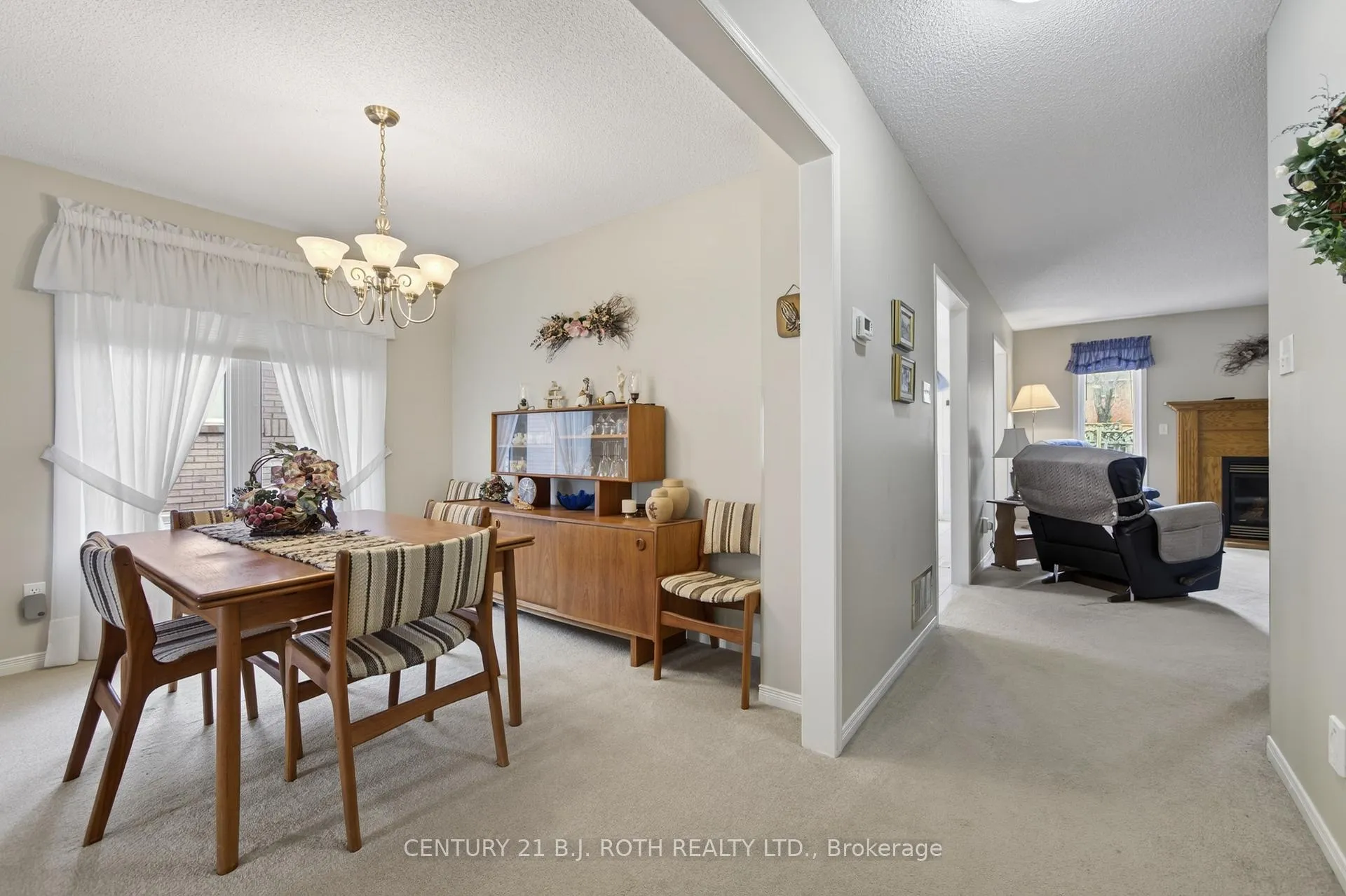 Photo 10 of 164 Livingstone Street W, Barrie, West Bayfield — HOMEH