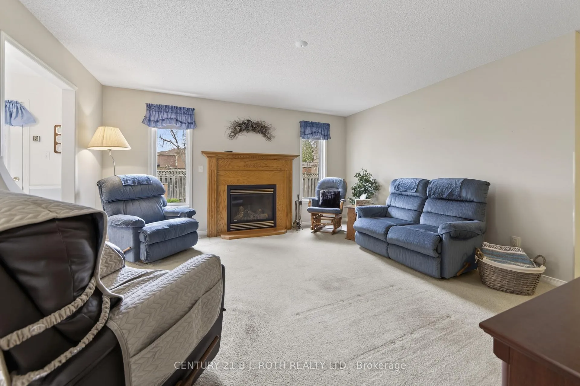 Photo 18 of 164 Livingstone Street W, Barrie, West Bayfield — HOMEH