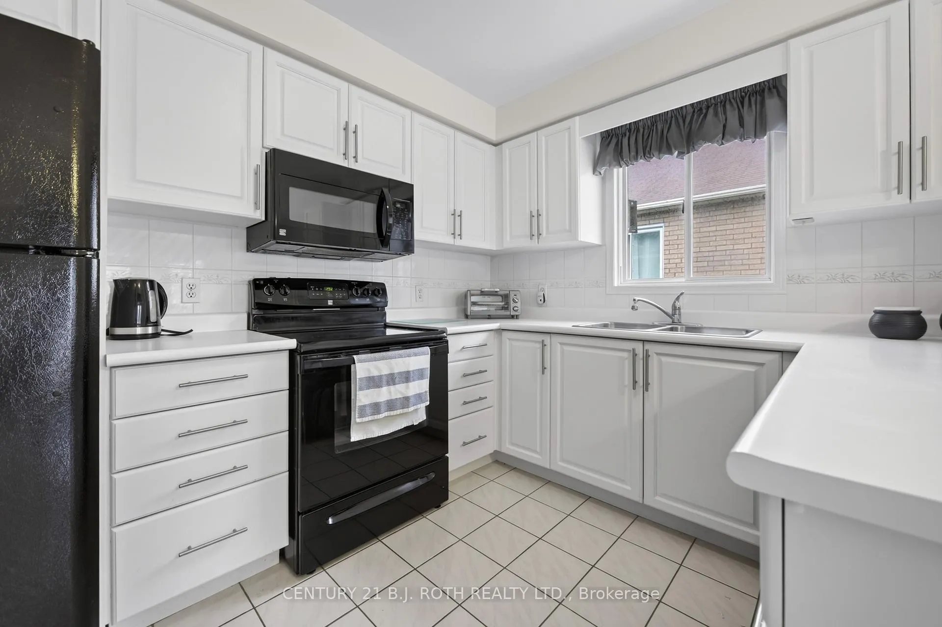 Photo 25 of 164 Livingstone Street W, Barrie, West Bayfield — HOMEH