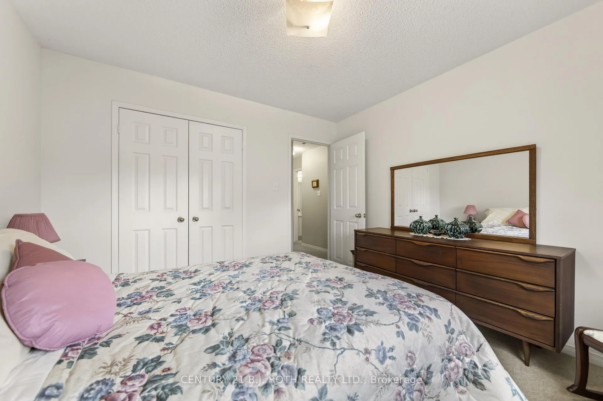 Photo 34 of 164 Livingstone Street W, Barrie, West Bayfield — HOMEH