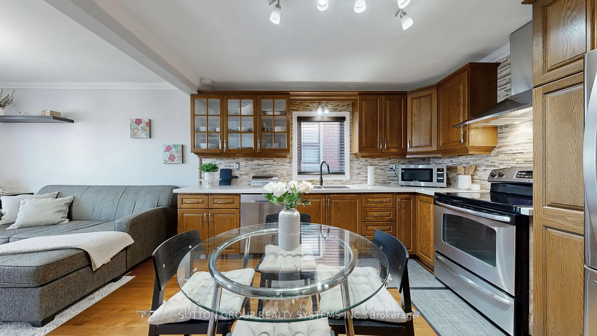 Photo 17 of 38 Donald Avenue, Toronto, Keelesdale-Eglinton West — HOMEH