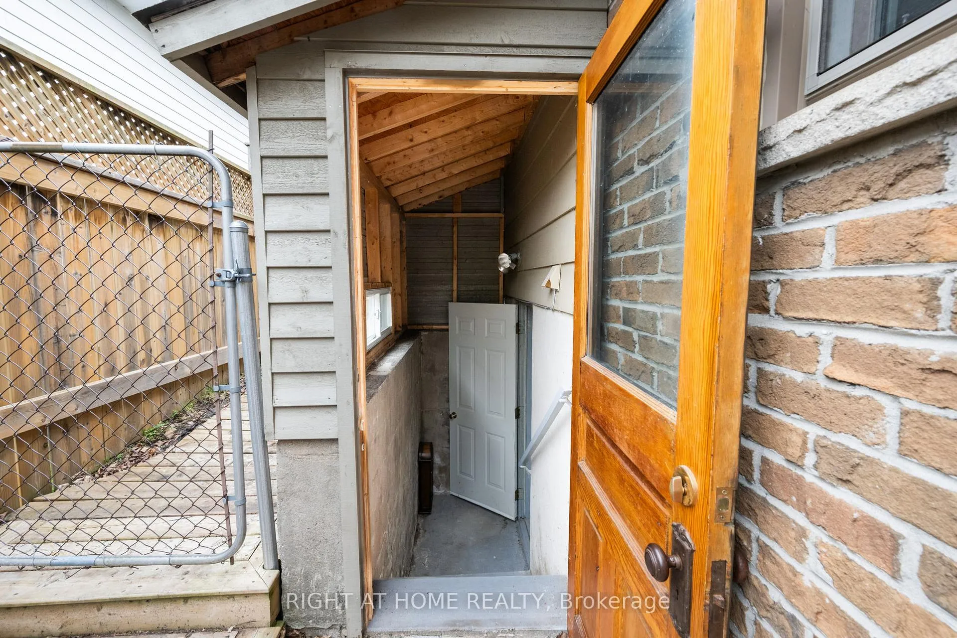 Photo 12 of 323 Lindan Avenue, Selwyn — HOMEH