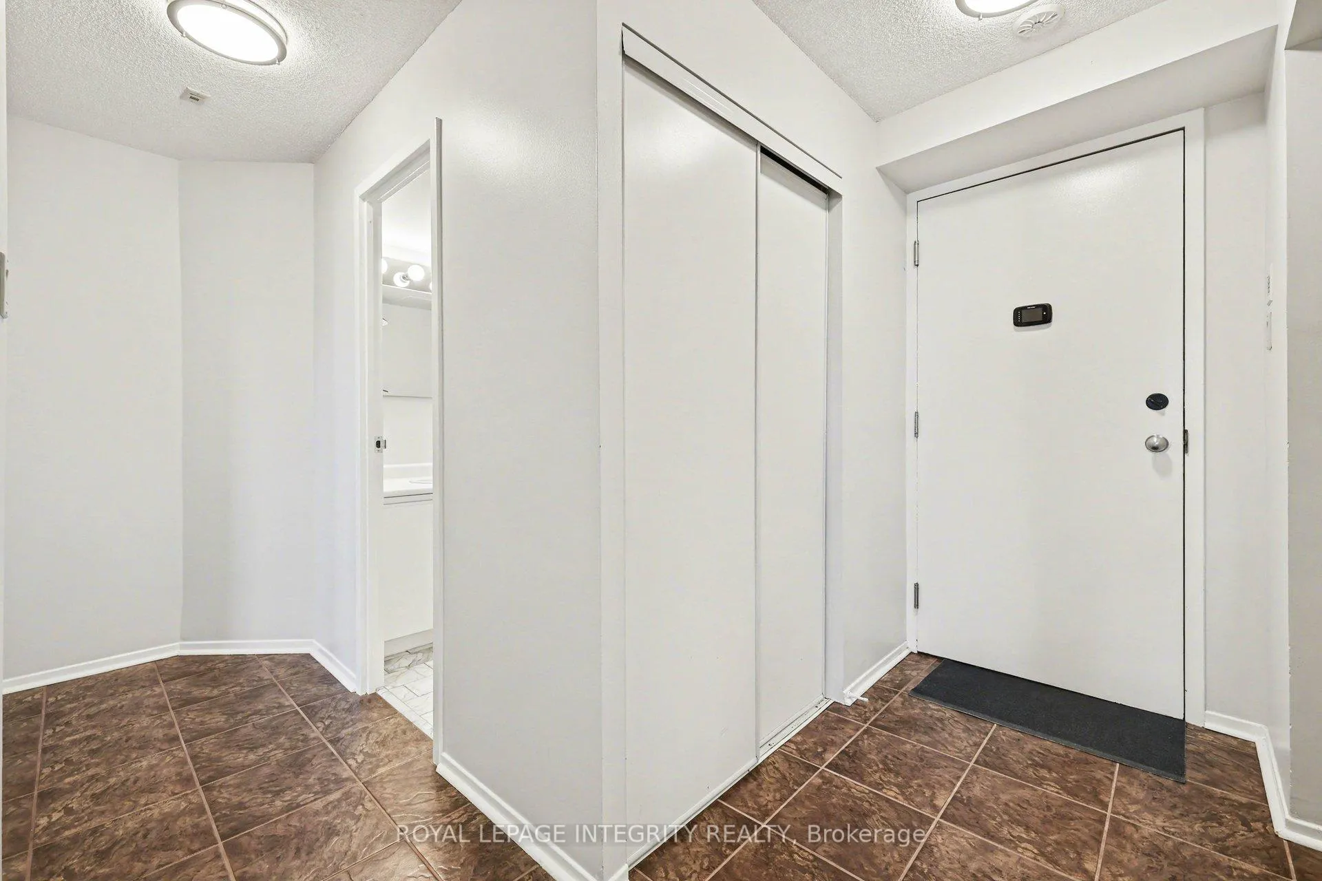 Photo 3 of Unit 928, 1025 Grenon Avenue, Ottawa, Fairfield Heights — HOMEH