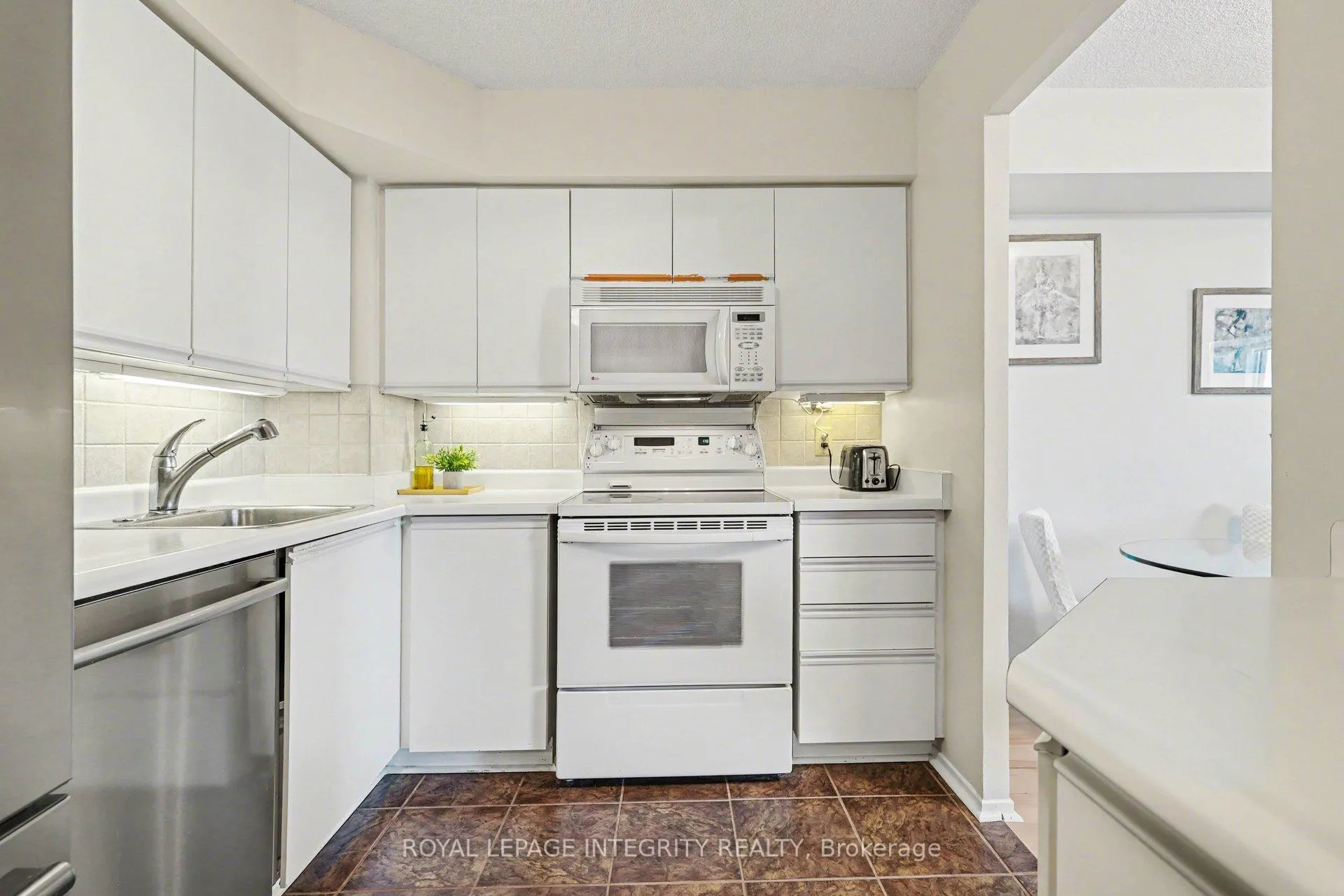 Photo 8 of Unit 928, 1025 Grenon Avenue, Ottawa, Fairfield Heights — HOMEH