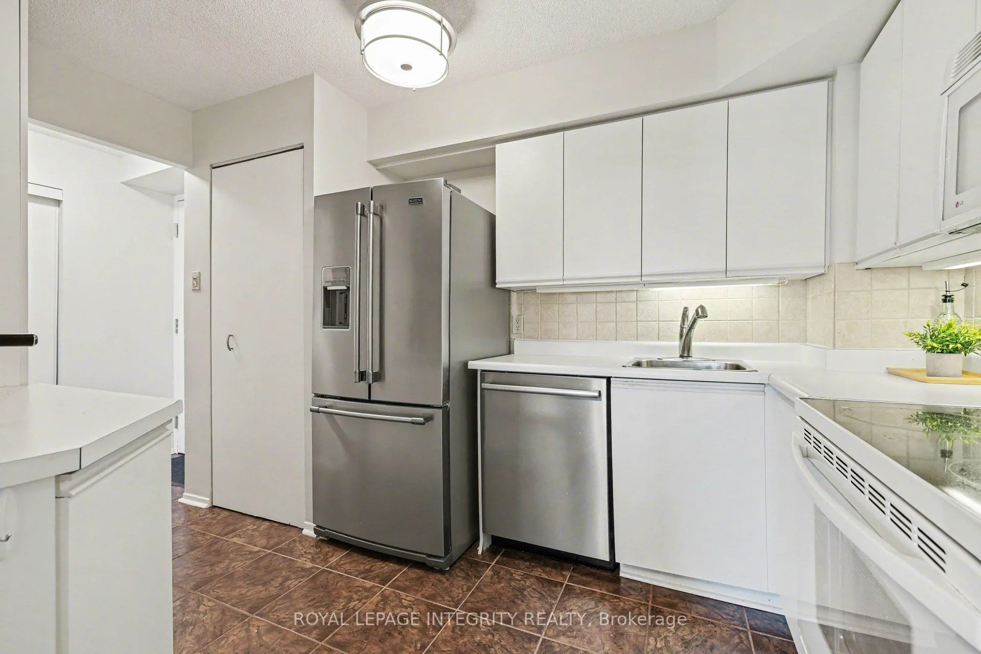 Photo 10 of Unit 928, 1025 Grenon Avenue, Ottawa, Fairfield Heights — HOMEH