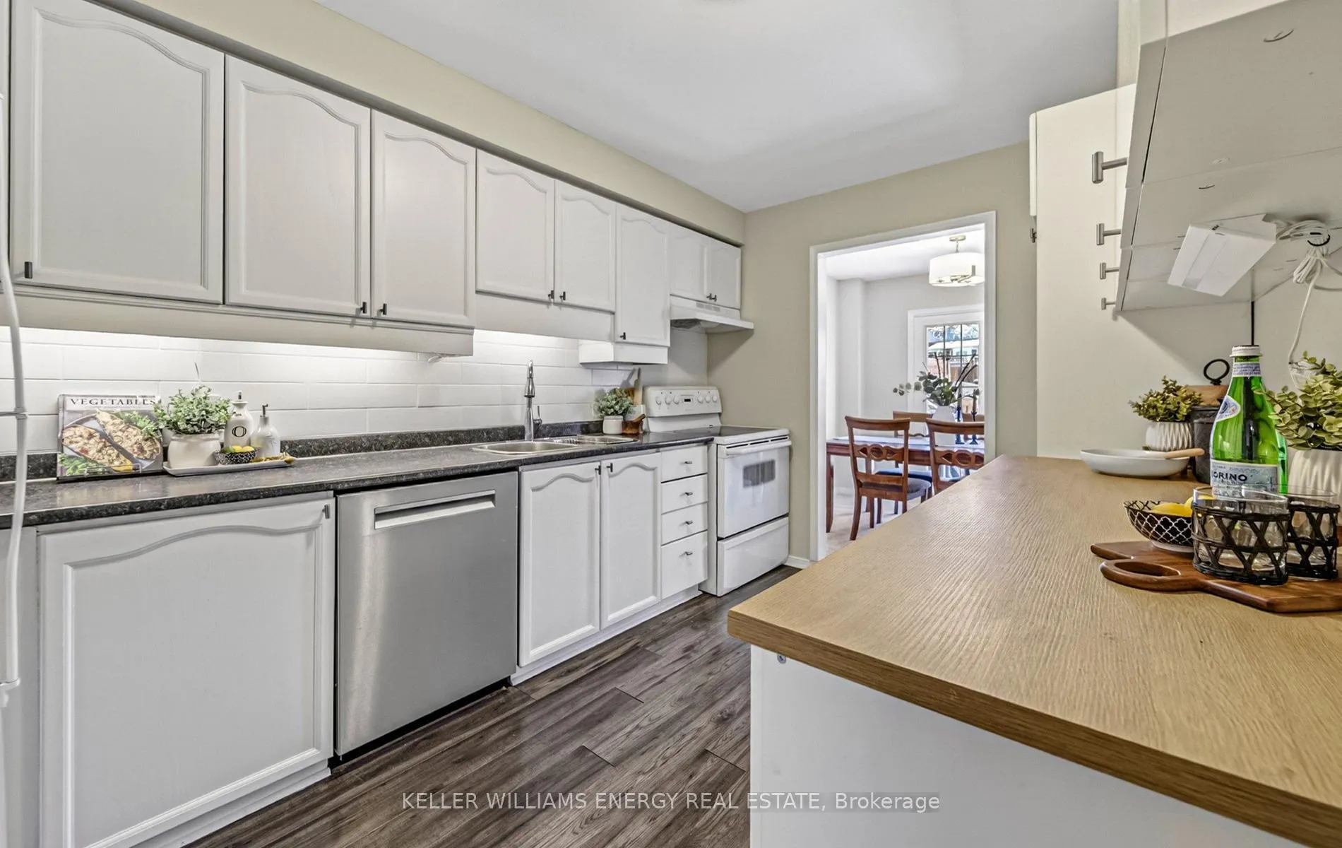 Photo 12 of 1109 Glen Eden Court, Pickering, Liverpool — HOMEH