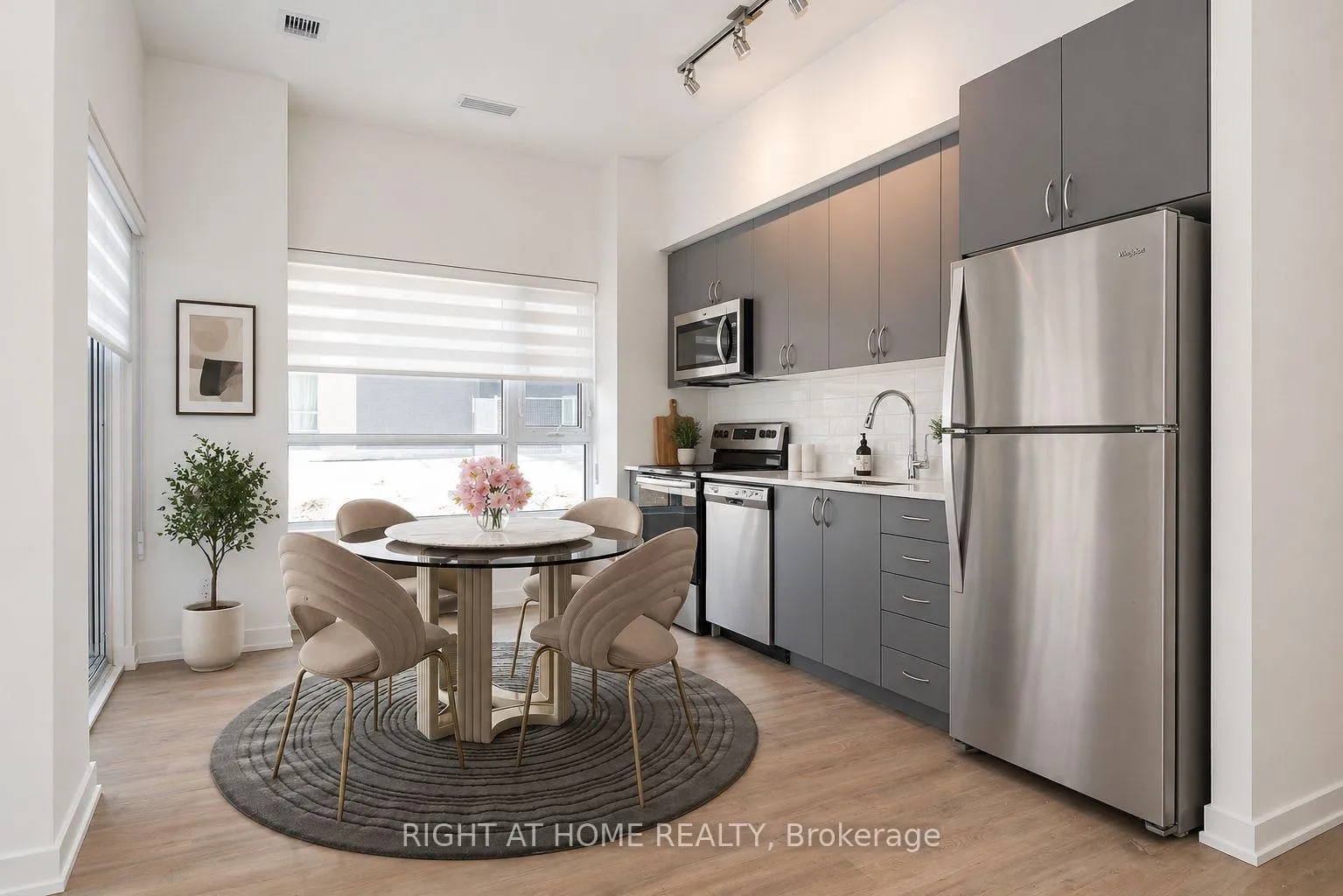 Photo 2 of Unit 109, 56 Lakeside Terrace, Barrie, Little Lake — HOMEH