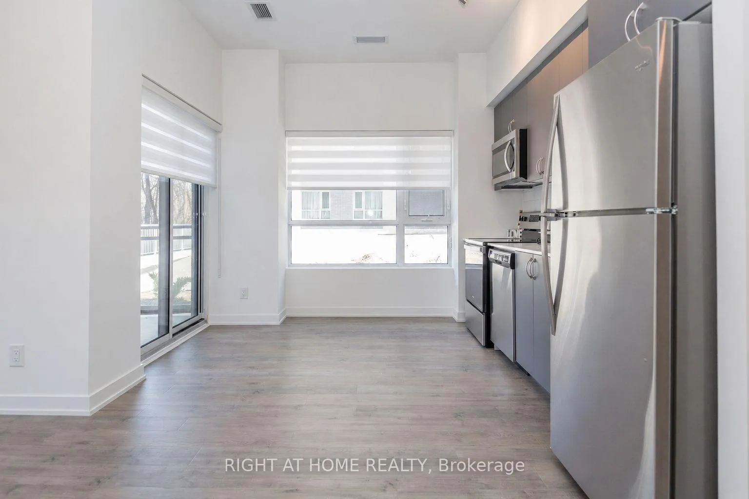 Photo 5 of Unit 109, 56 Lakeside Terrace, Barrie, Little Lake — HOMEH