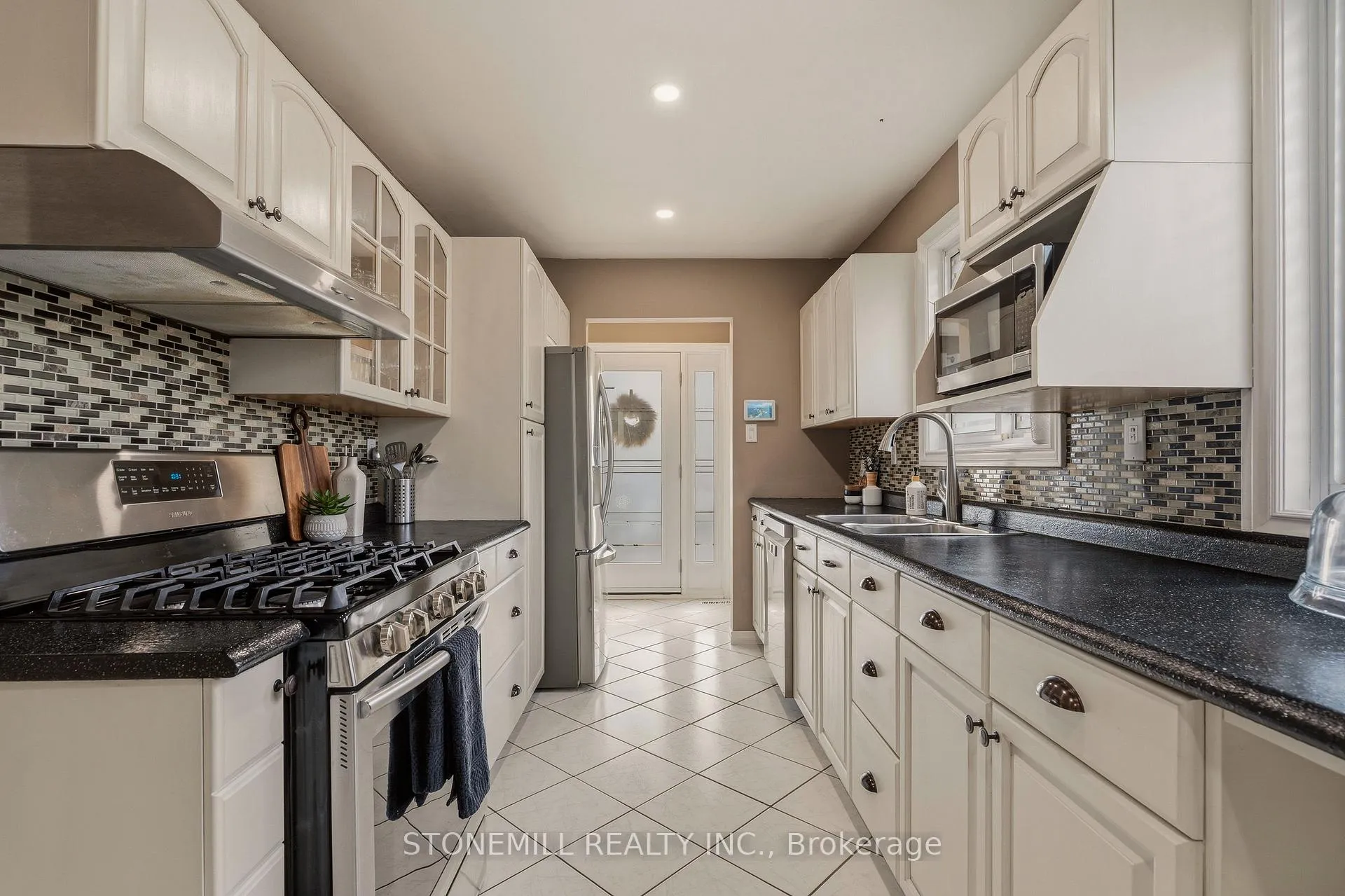 Photo 10 of 19 Golden Orchard Drive, Hamilton, Gourley — HOMEH