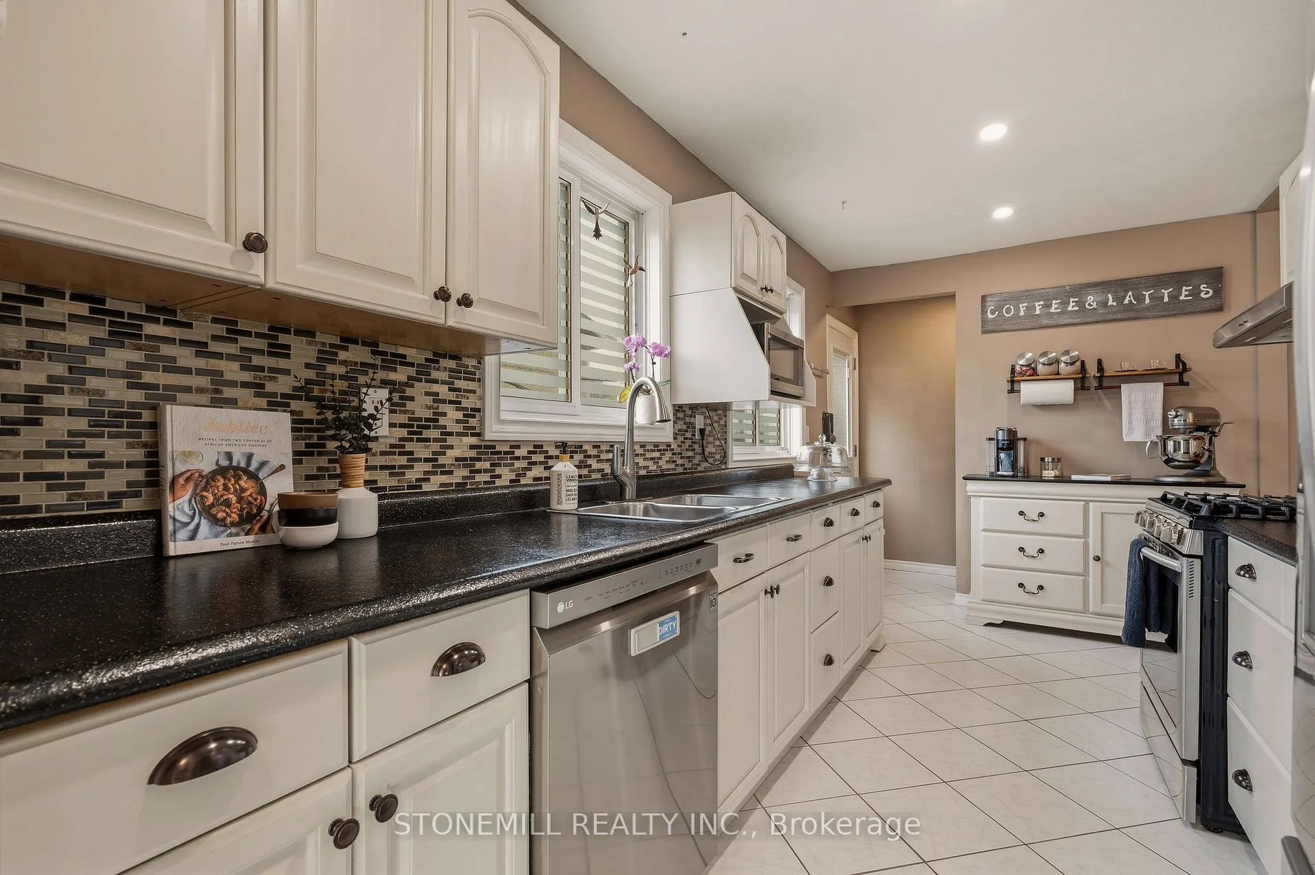 Photo 11 of 19 Golden Orchard Drive, Hamilton, Gourley — HOMEH