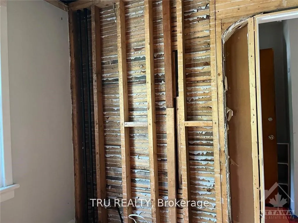 Photo 15 of 102 Putman Avenue, Ottawa, Lindenlea — HOMEH