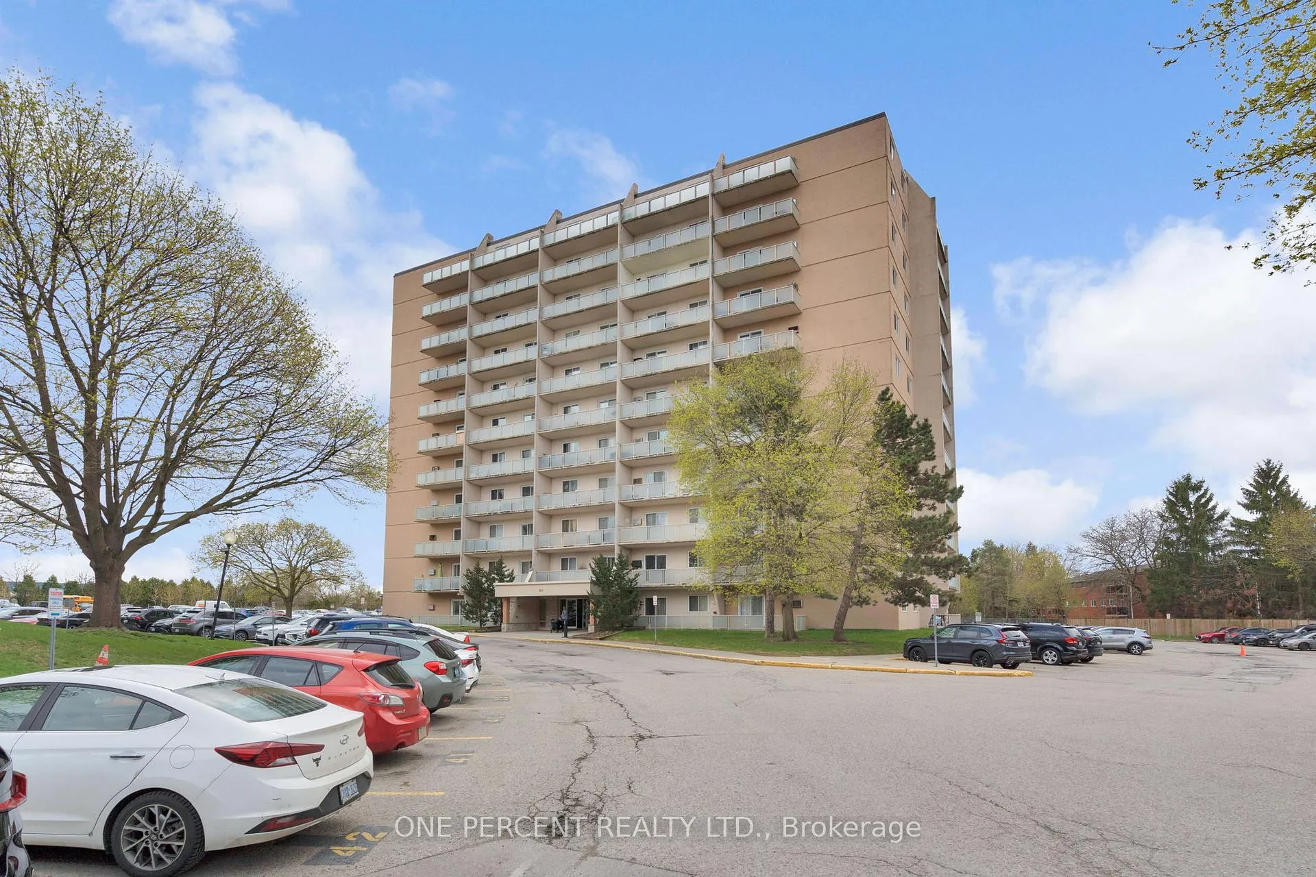 Front of Unit 1002, 563 Mornington Avenue