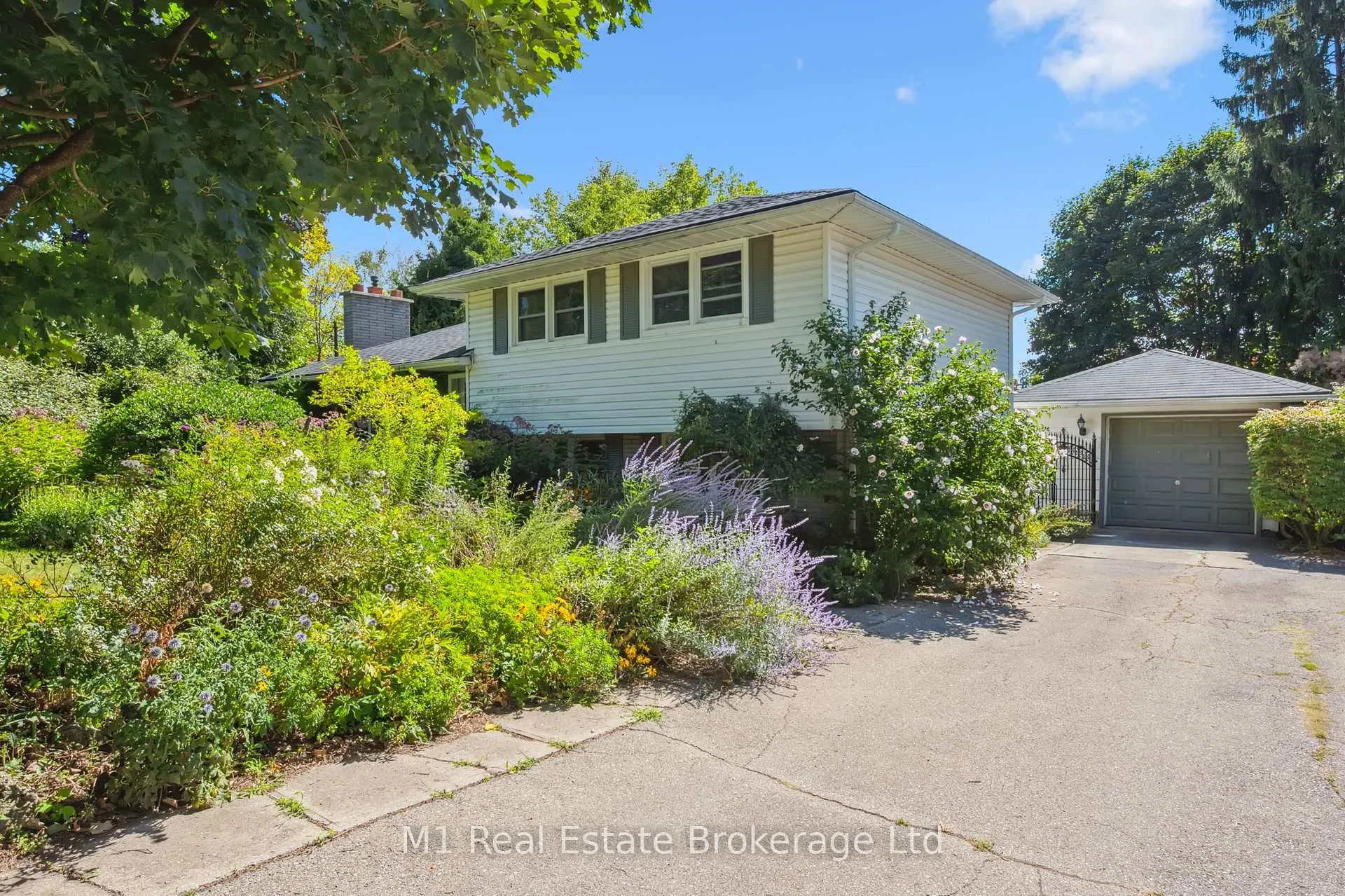 Front of 21 Gladstone Avenue