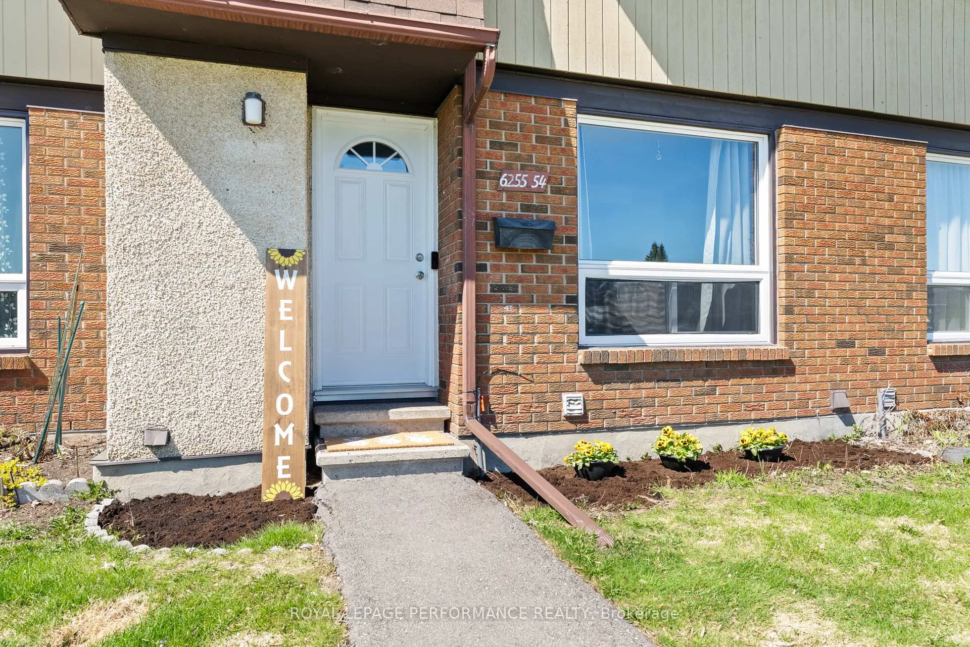 Photo 2 of Unit 54, 6255 Sundown Crescent, Ottawa, Convent Glen South — HOMEH
