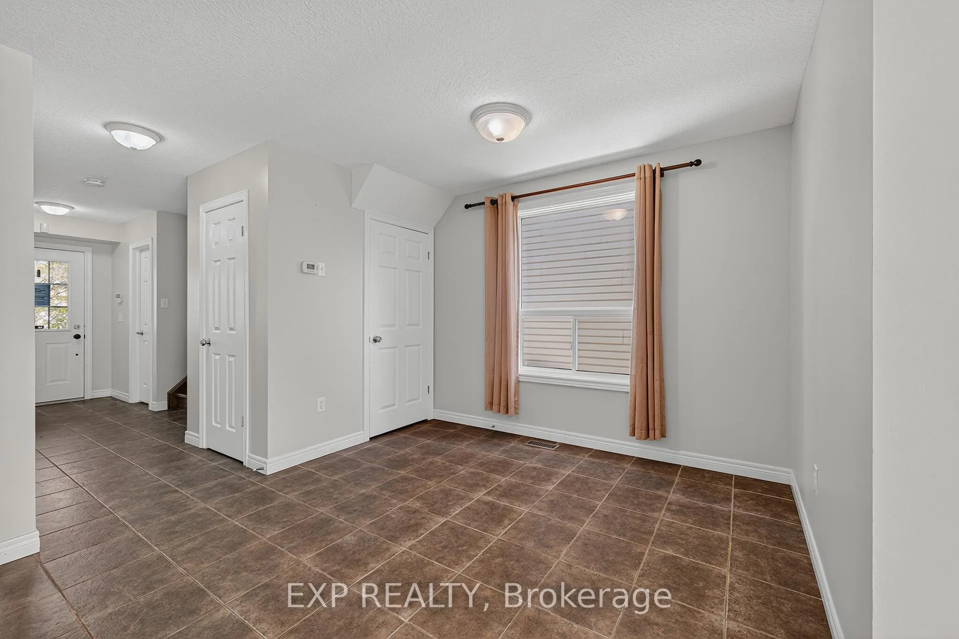 Photo 8 of 19 Sinclair Street, Guelph, Pineridge/Westminster Woods — HOMEH