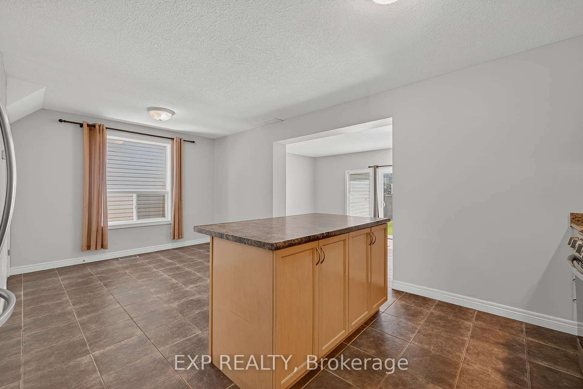 Photo 10 of 19 Sinclair Street, Guelph, Pineridge/Westminster Woods — HOMEH