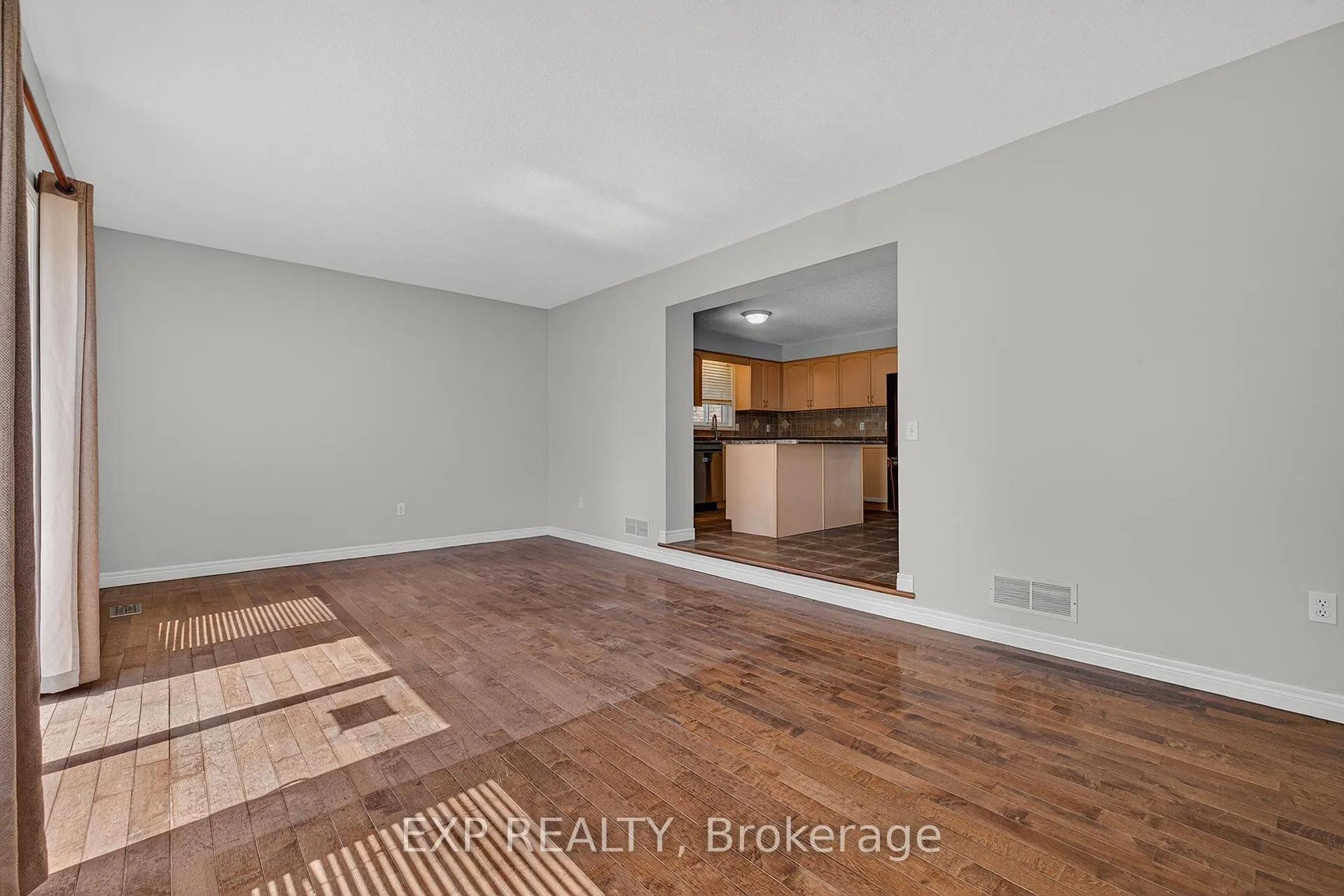 Photo 11 of 19 Sinclair Street, Guelph, Pineridge/Westminster Woods — HOMEH