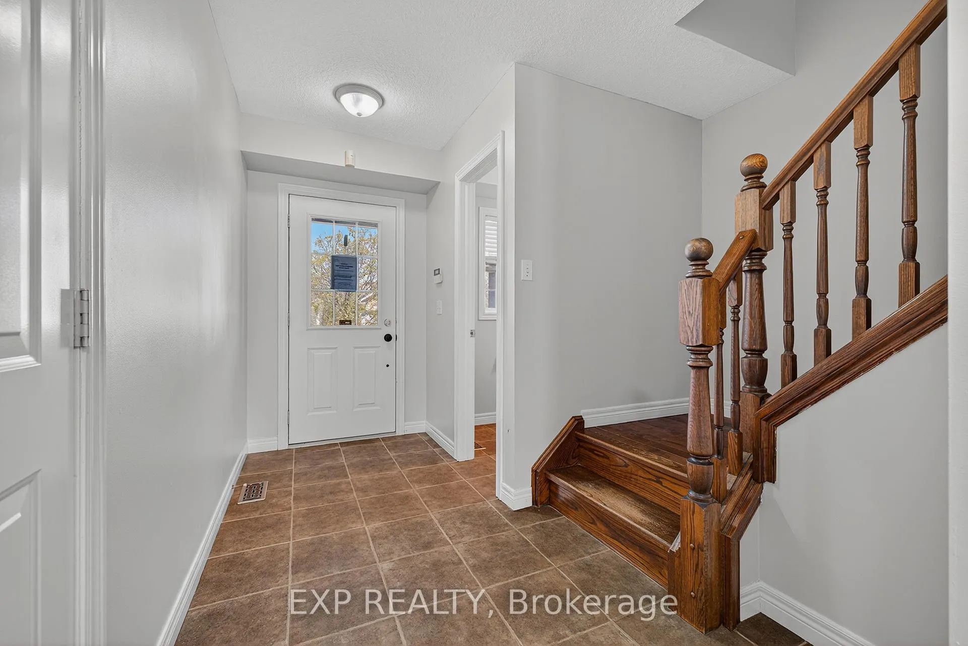Photo 13 of 19 Sinclair Street, Guelph, Pineridge/Westminster Woods — HOMEH
