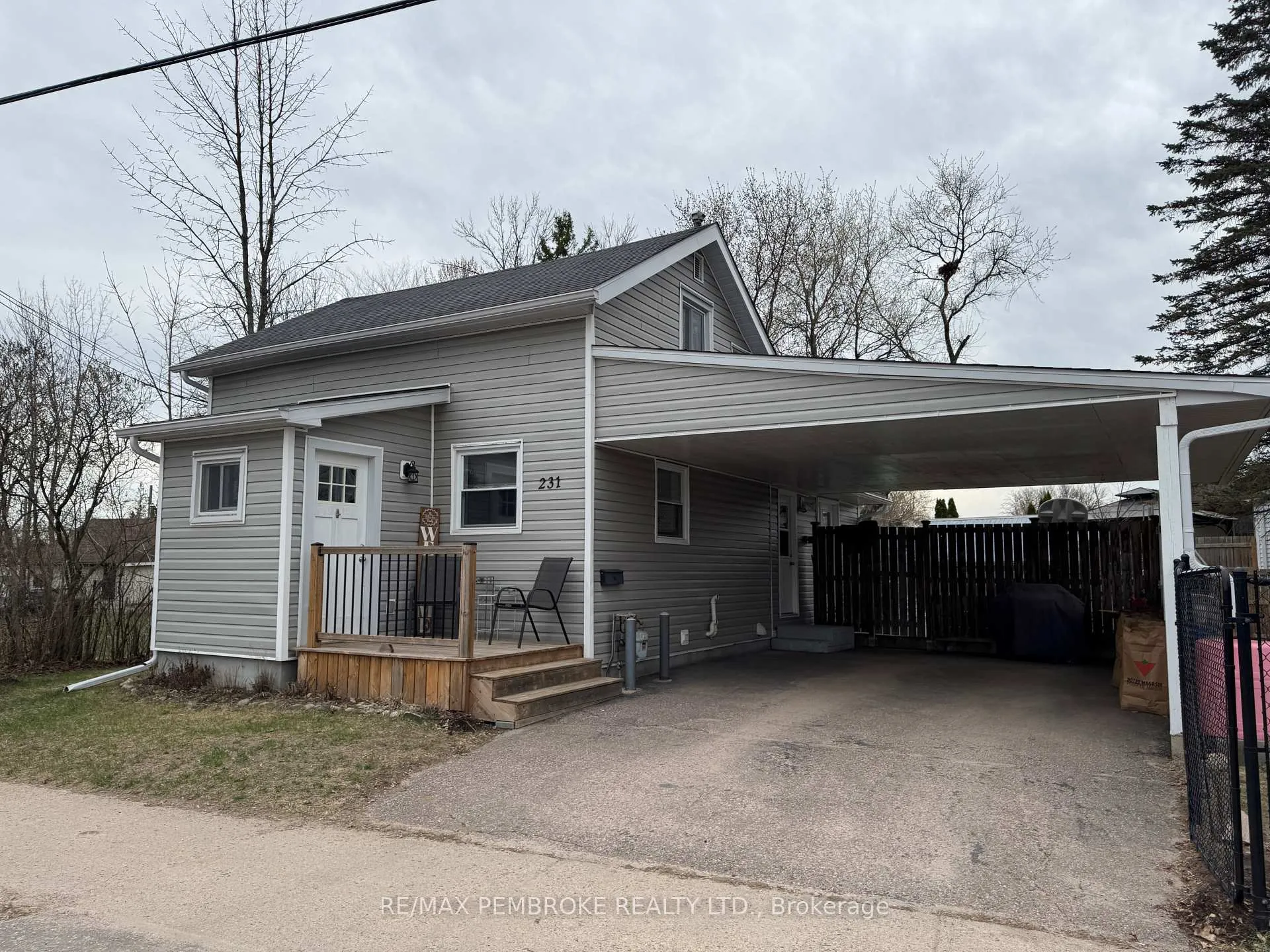 Front of 231 Douglas Street