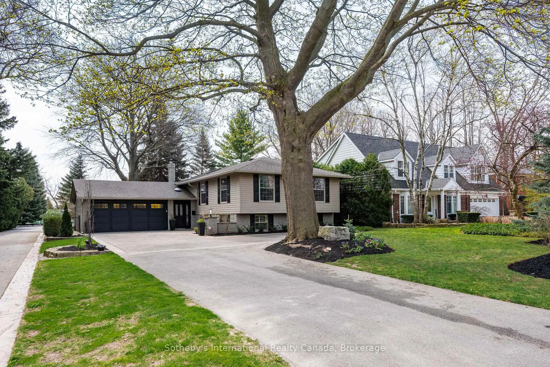 Photo 1 of 4012 Lakeshore Road, Burlington, Shoreacres — HOMEH