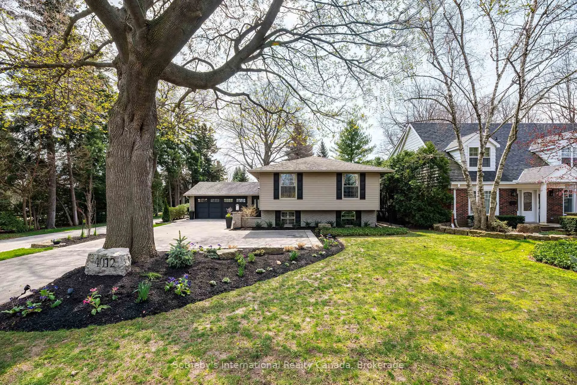 Photo 3 of 4012 Lakeshore Road, Burlington, Shoreacres — HOMEH