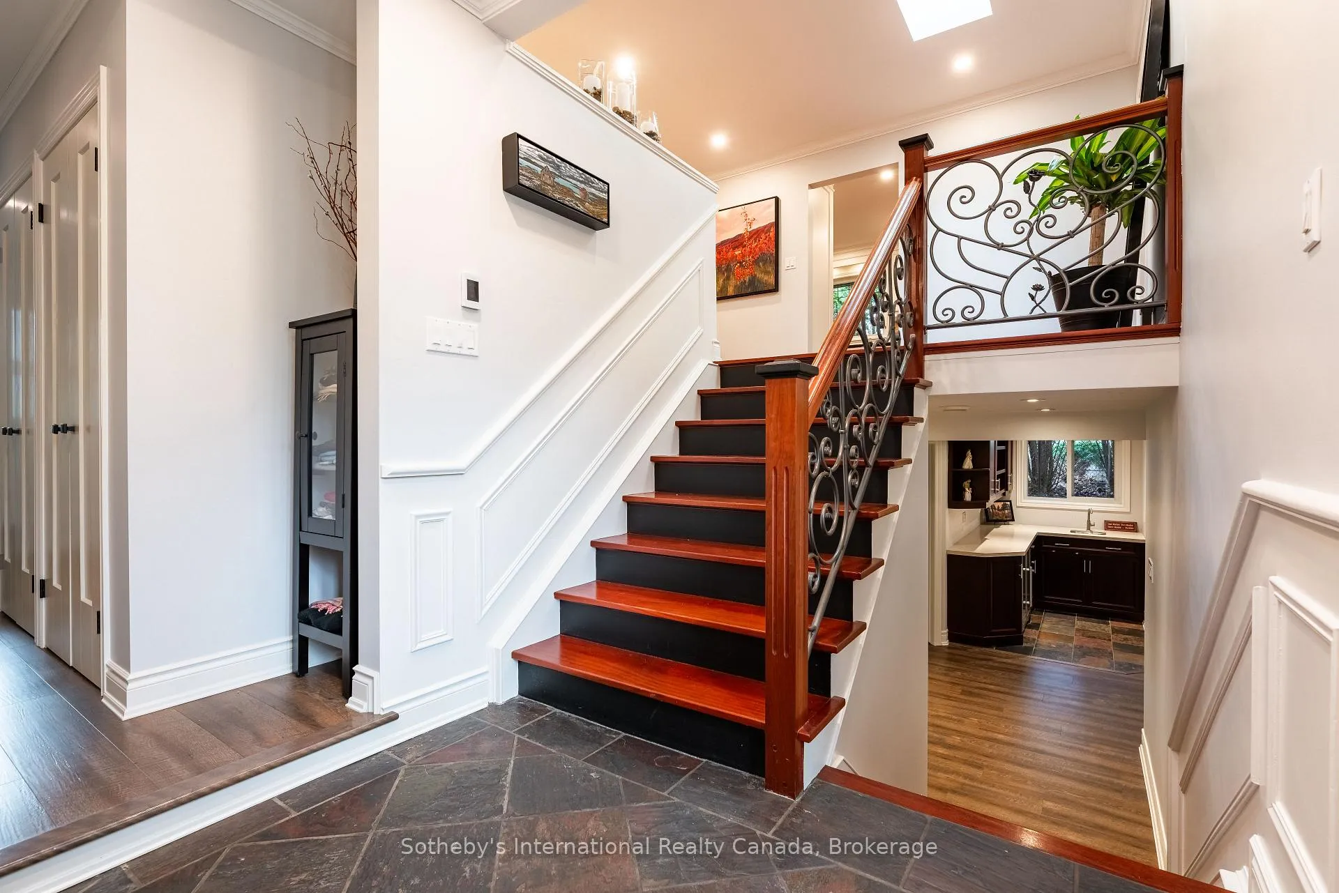 Photo 5 of 4012 Lakeshore Road, Burlington, Shoreacres — HOMEH
