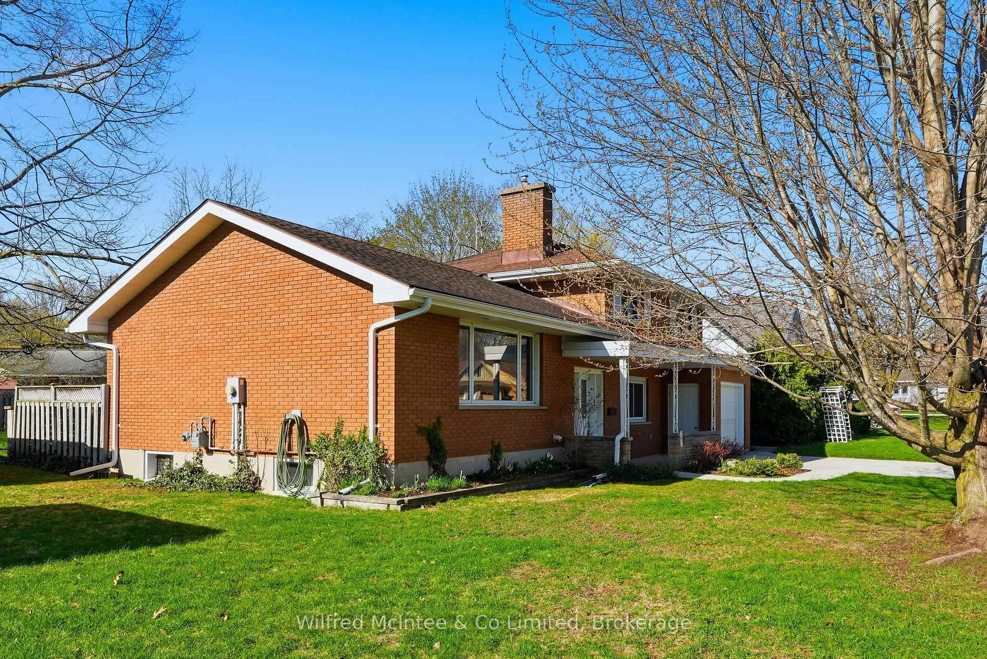 Photo 5 of 15 Johnstone Boulevard, Brockton — HOMEH