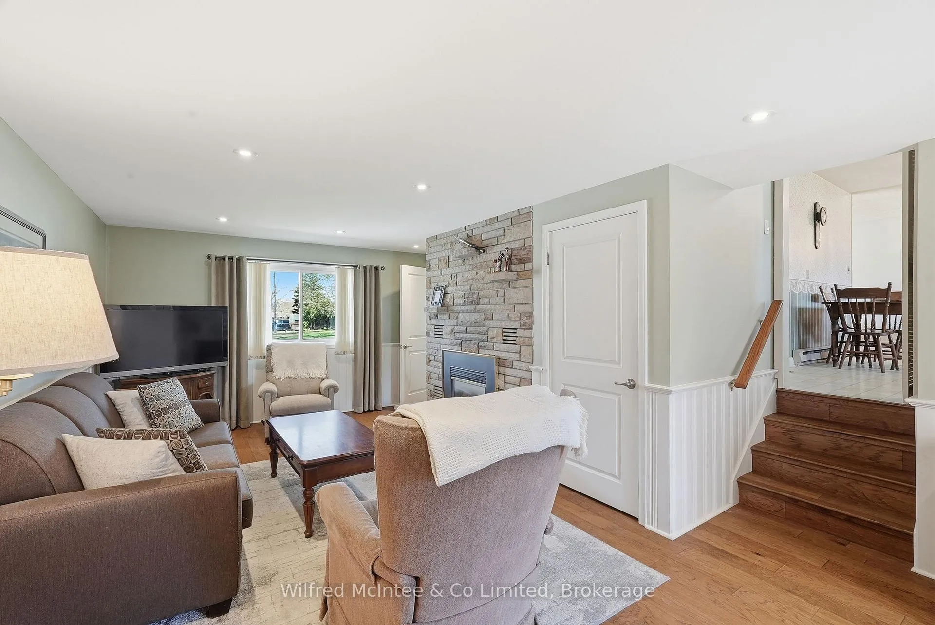Photo 21 of 15 Johnstone Boulevard, Brockton — HOMEH