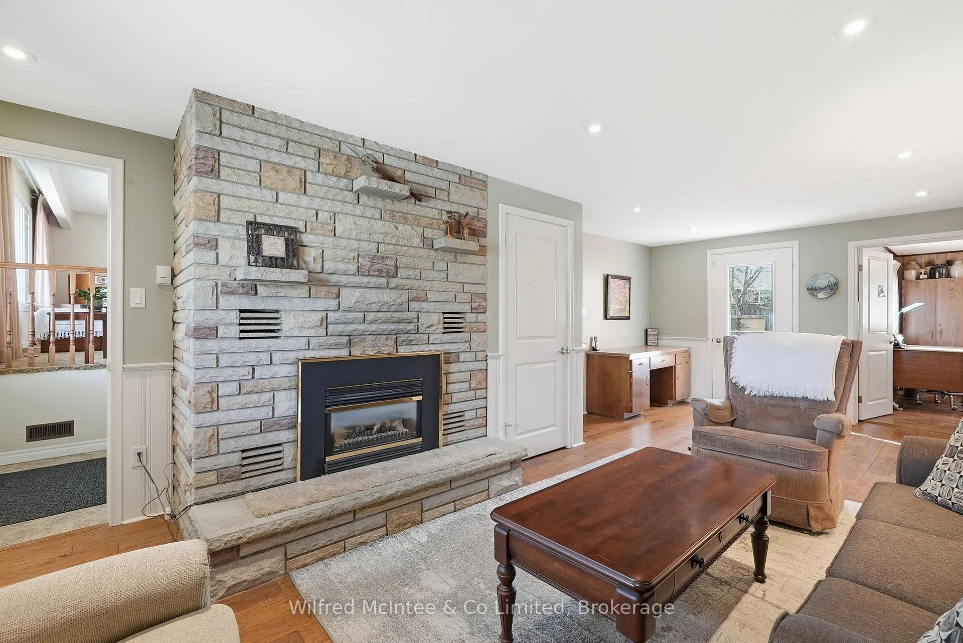 Photo 23 of 15 Johnstone Boulevard, Brockton — HOMEH