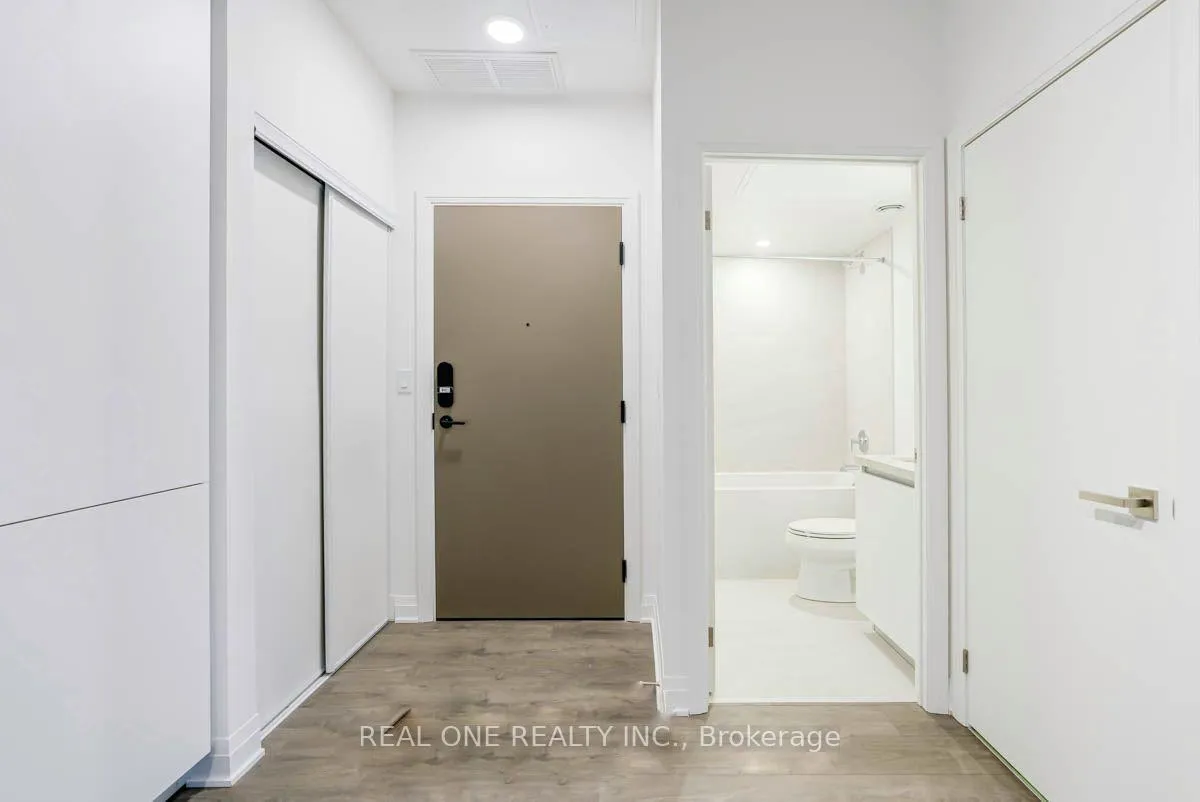 Photo 4 of Unit 5211, 4015 The Exchange, Mississauga, City Centre — HOMEH