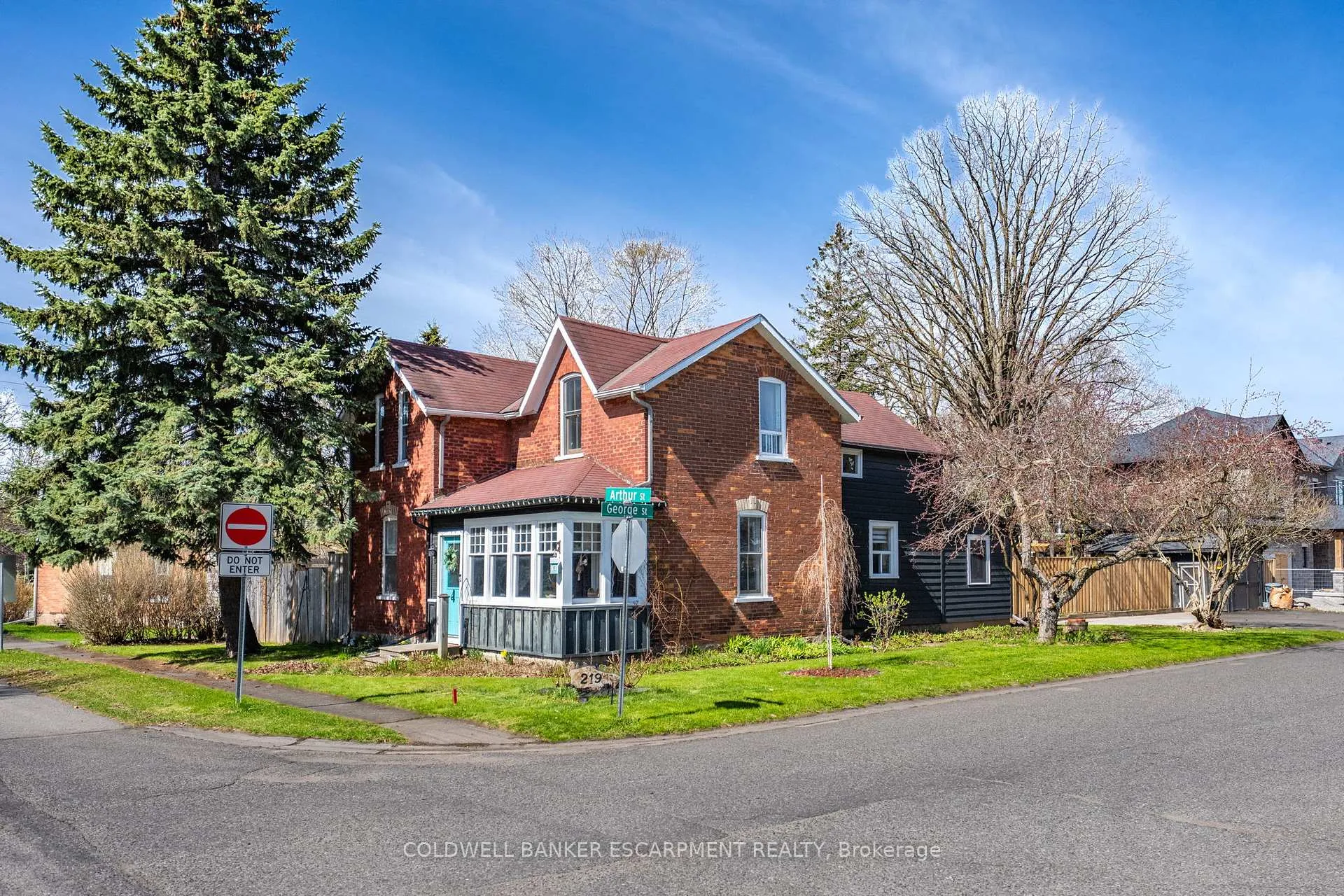 Photo 1 of 219 Arthur Street, Halton Hills, Acton — HOMEH