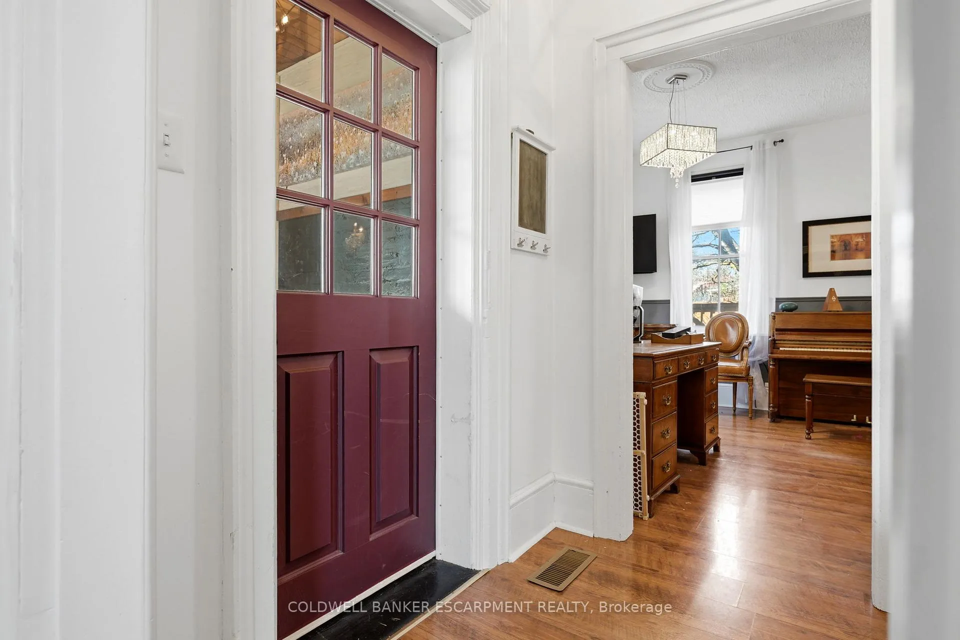 Photo 5 of 219 Arthur Street, Halton Hills, Acton — HOMEH