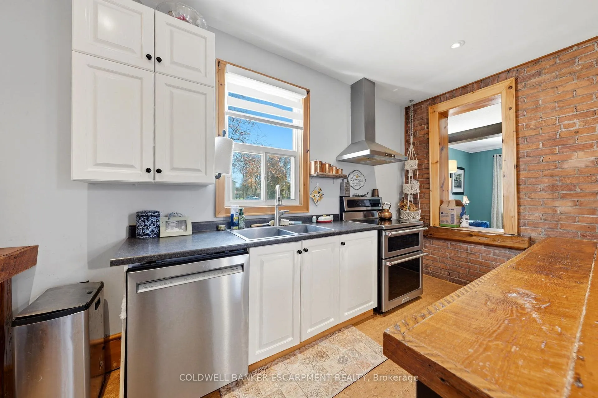 Photo 9 of 219 Arthur Street, Halton Hills, Acton — HOMEH