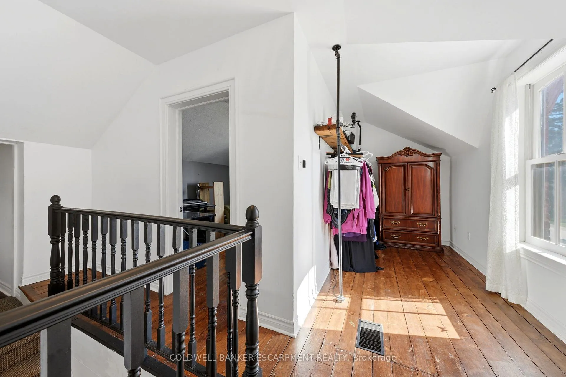 Photo 27 of 219 Arthur Street, Halton Hills, Acton — HOMEH