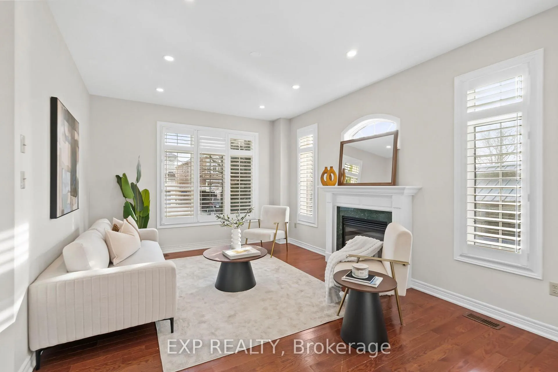 Photo 2 of 16 Caprara Crescent, Markham, Box Grove — HOMEH
