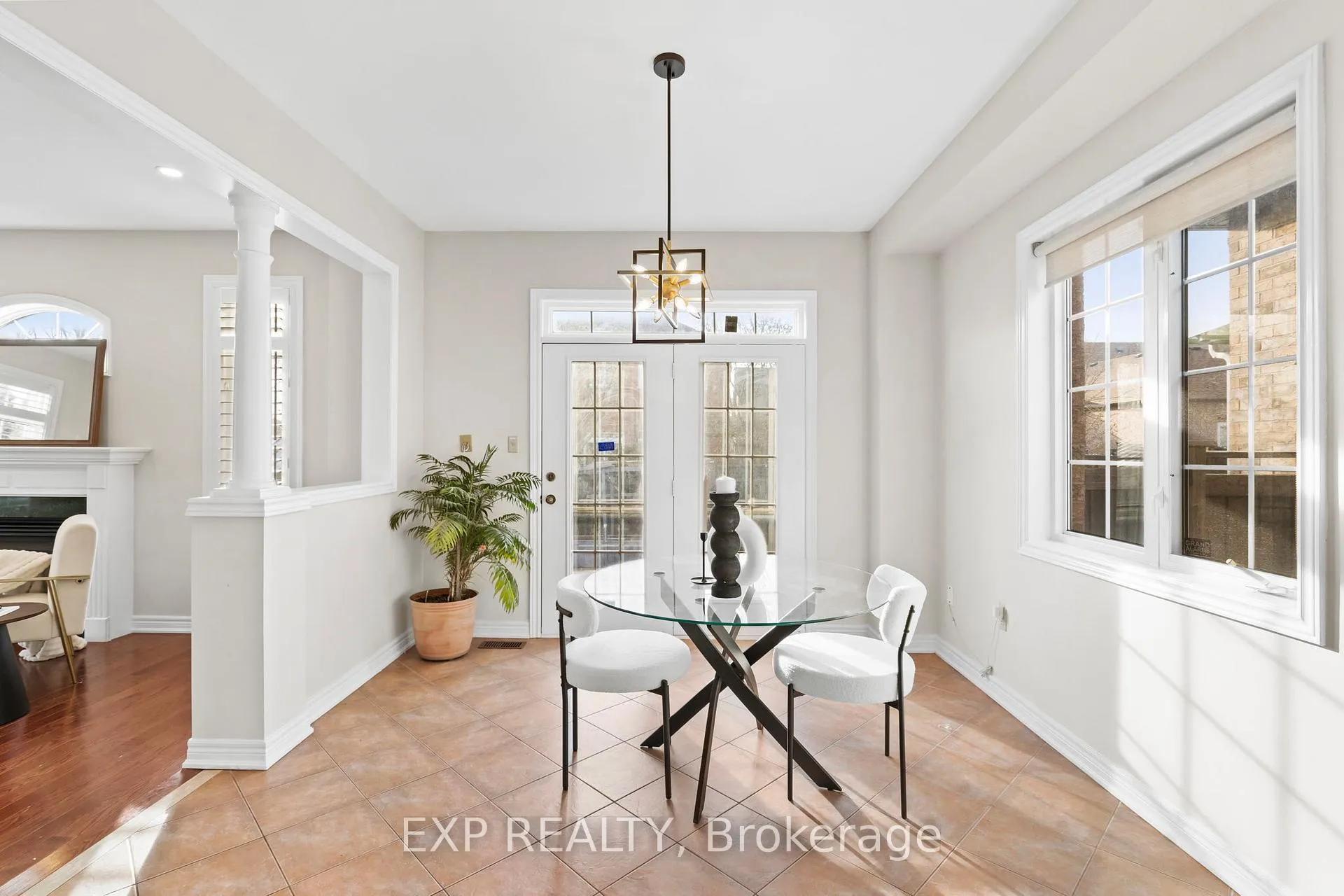 Photo 5 of 16 Caprara Crescent, Markham, Box Grove — HOMEH