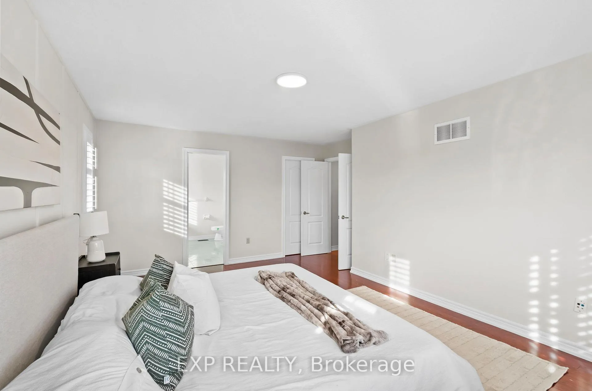 Photo 17 of 16 Caprara Crescent, Markham, Box Grove — HOMEH