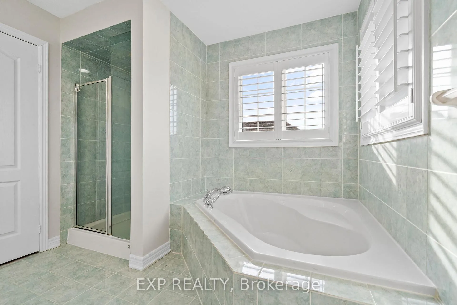 Photo 19 of 16 Caprara Crescent, Markham, Box Grove — HOMEH