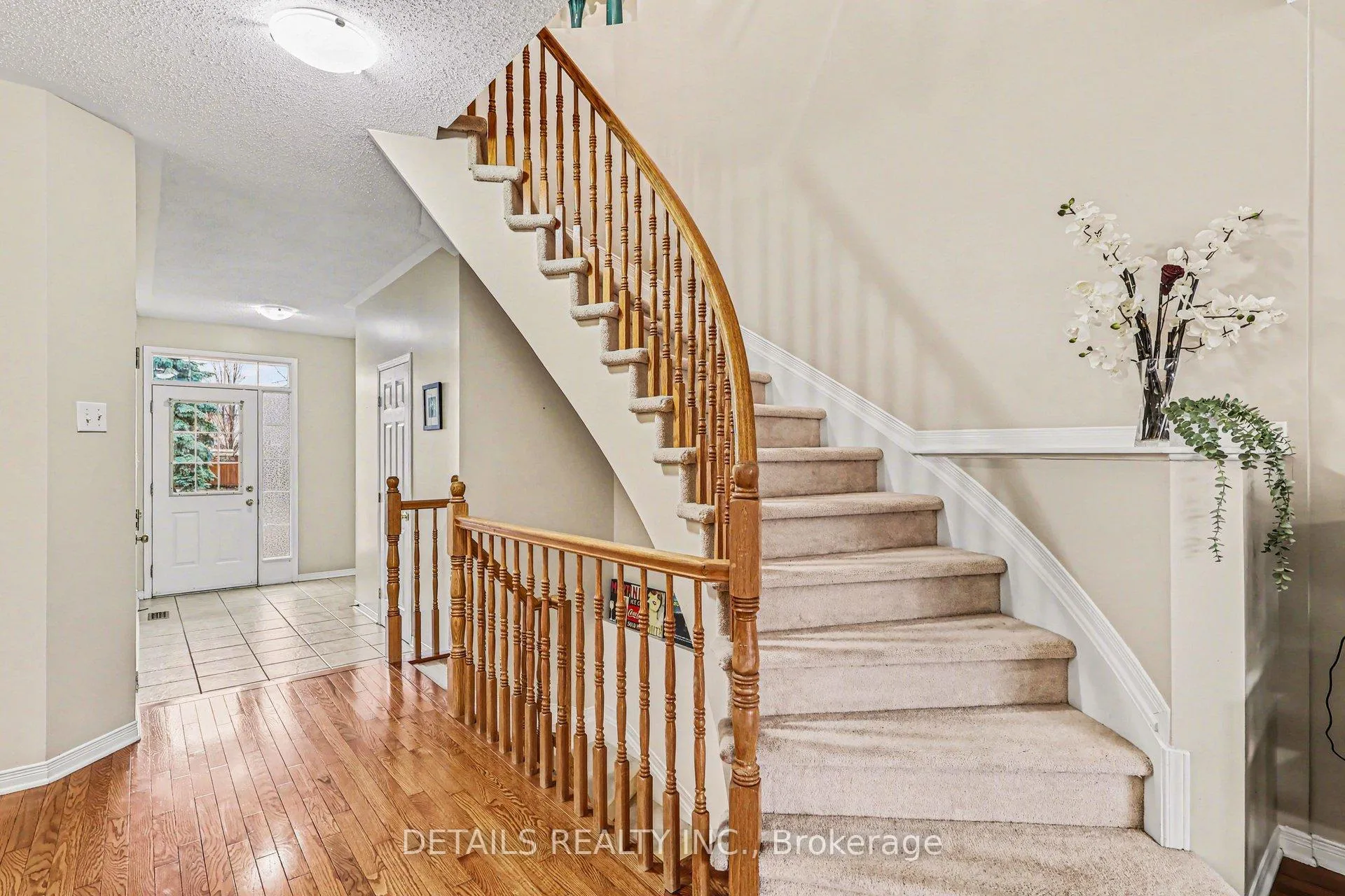 Photo 3 of 1109 Brasseur Crescent, Ottawa, Fallingbrook/Gardenway South — HOMEH