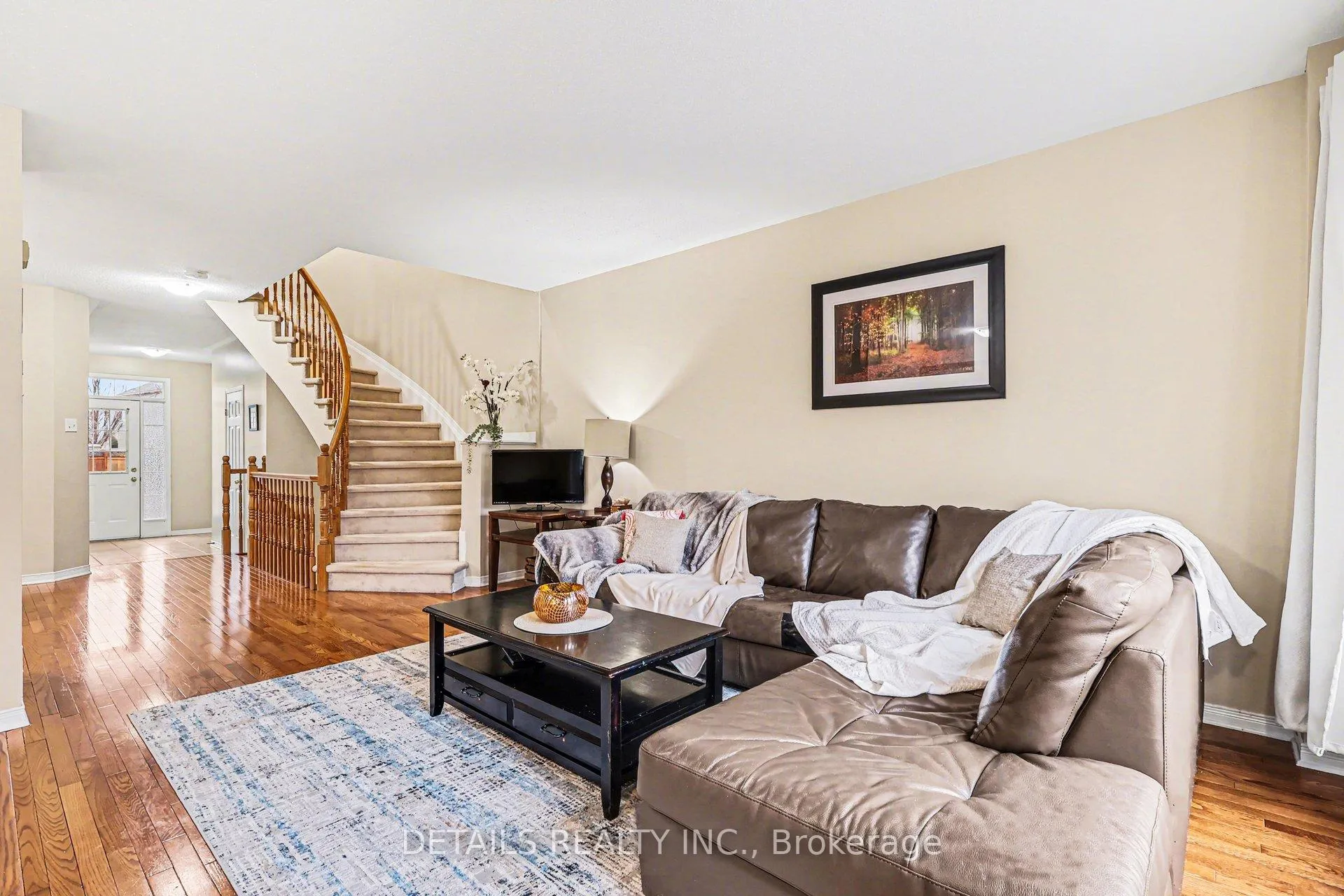 Photo 4 of 1109 Brasseur Crescent, Ottawa, Fallingbrook/Gardenway South — HOMEH