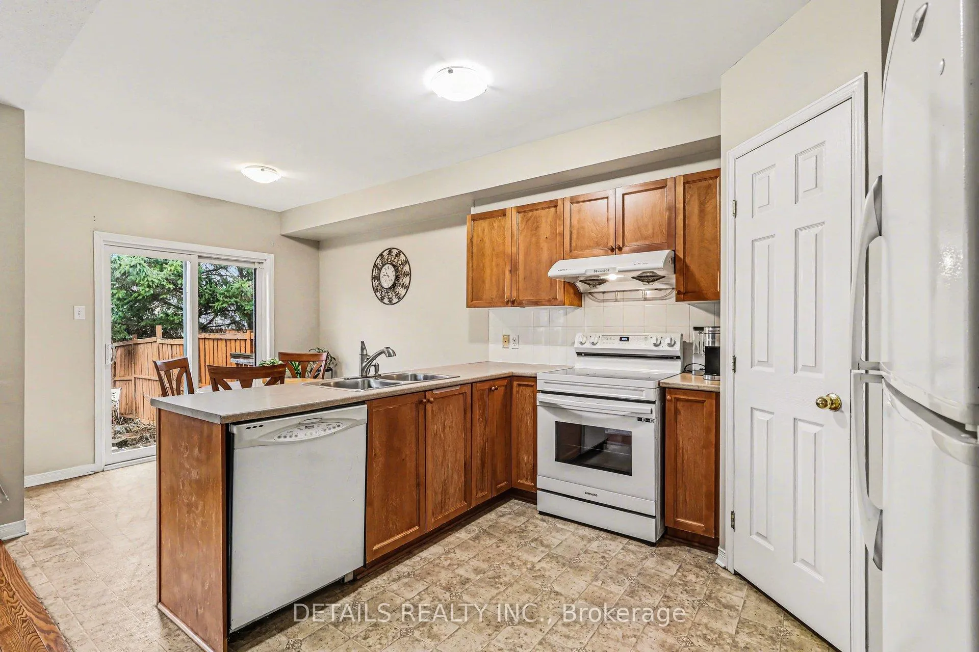 Photo 9 of 1109 Brasseur Crescent, Ottawa, Fallingbrook/Gardenway South — HOMEH