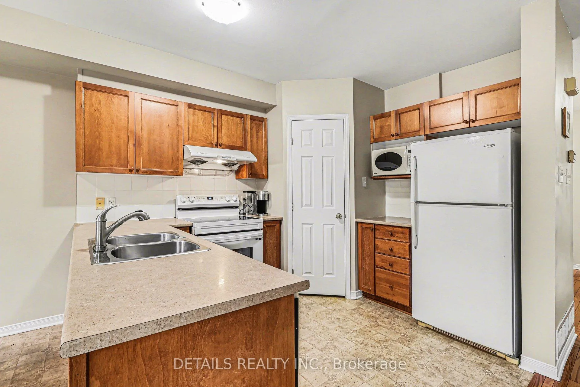Photo 10 of 1109 Brasseur Crescent, Ottawa, Fallingbrook/Gardenway South — HOMEH