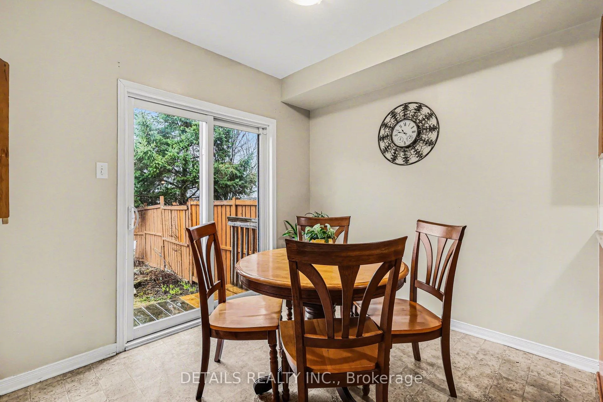 Photo 11 of 1109 Brasseur Crescent, Ottawa, Fallingbrook/Gardenway South — HOMEH