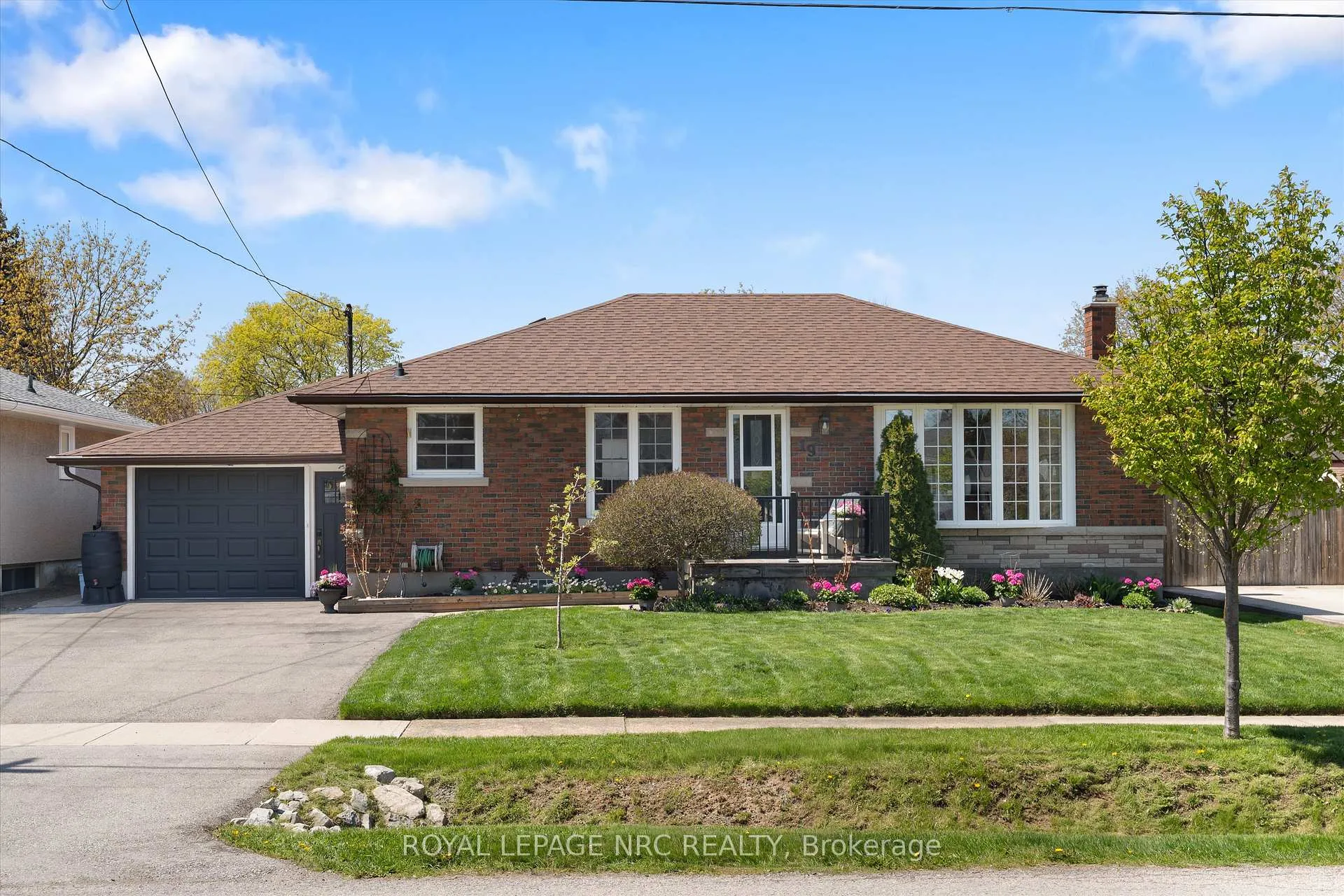 Photo 2 of 19 Logan Street, St. Catharines, Fairview — HOMEH
