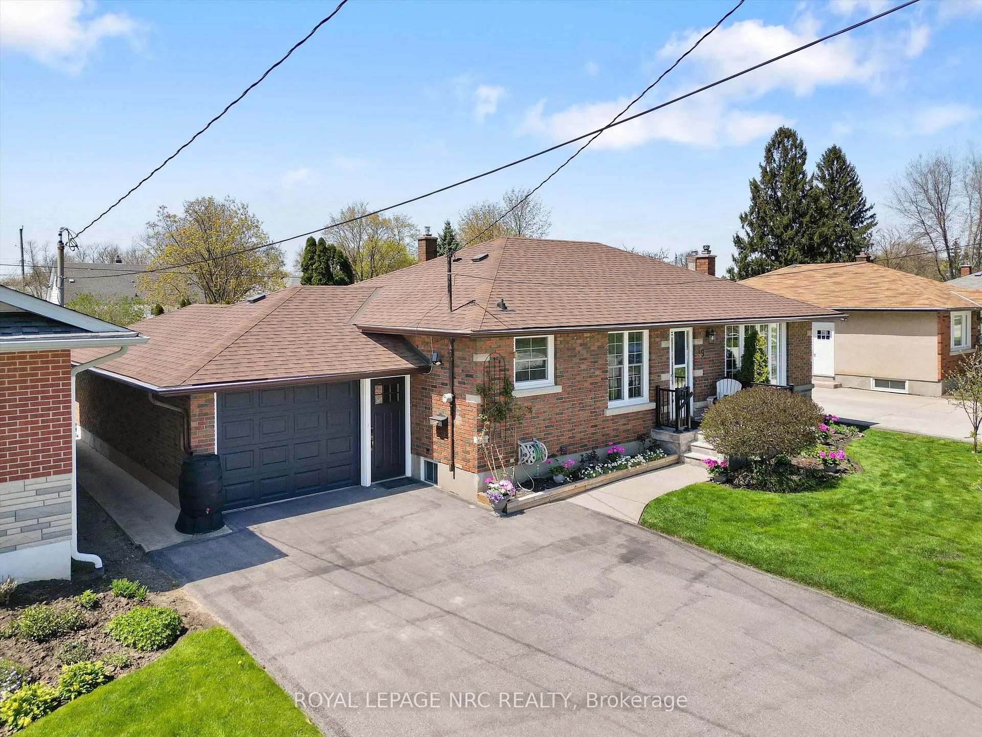 Photo 3 of 19 Logan Street, St. Catharines, Fairview — HOMEH