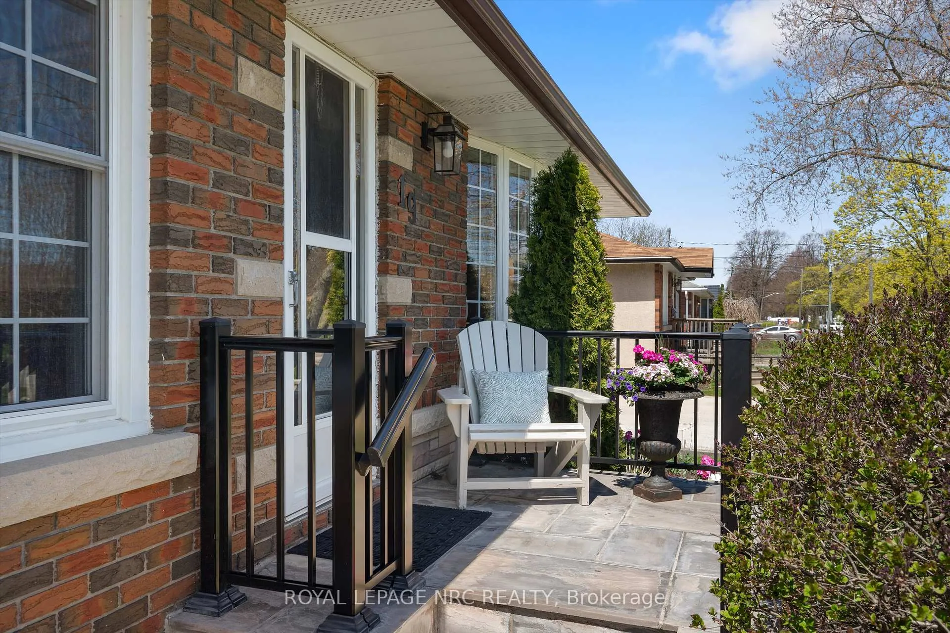 Photo 4 of 19 Logan Street, St. Catharines, Fairview — HOMEH
