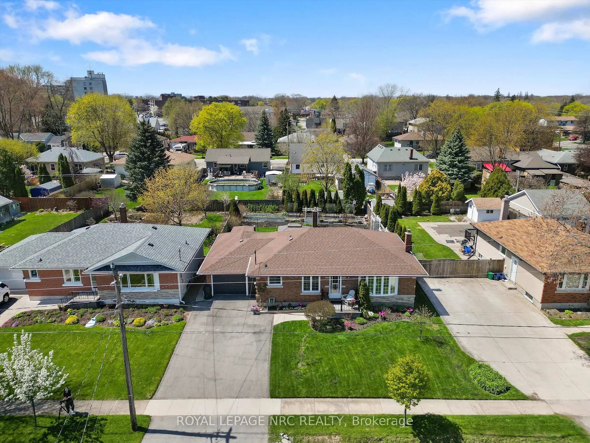 Photo 5 of 19 Logan Street, St. Catharines, Fairview — HOMEH
