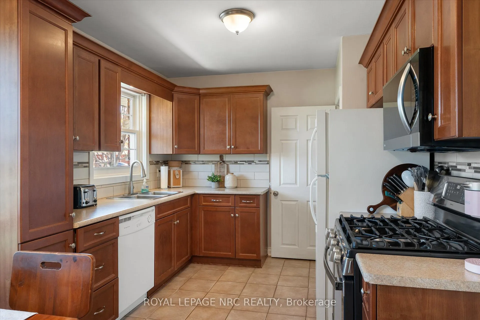Photo 13 of 19 Logan Street, St. Catharines, Fairview — HOMEH